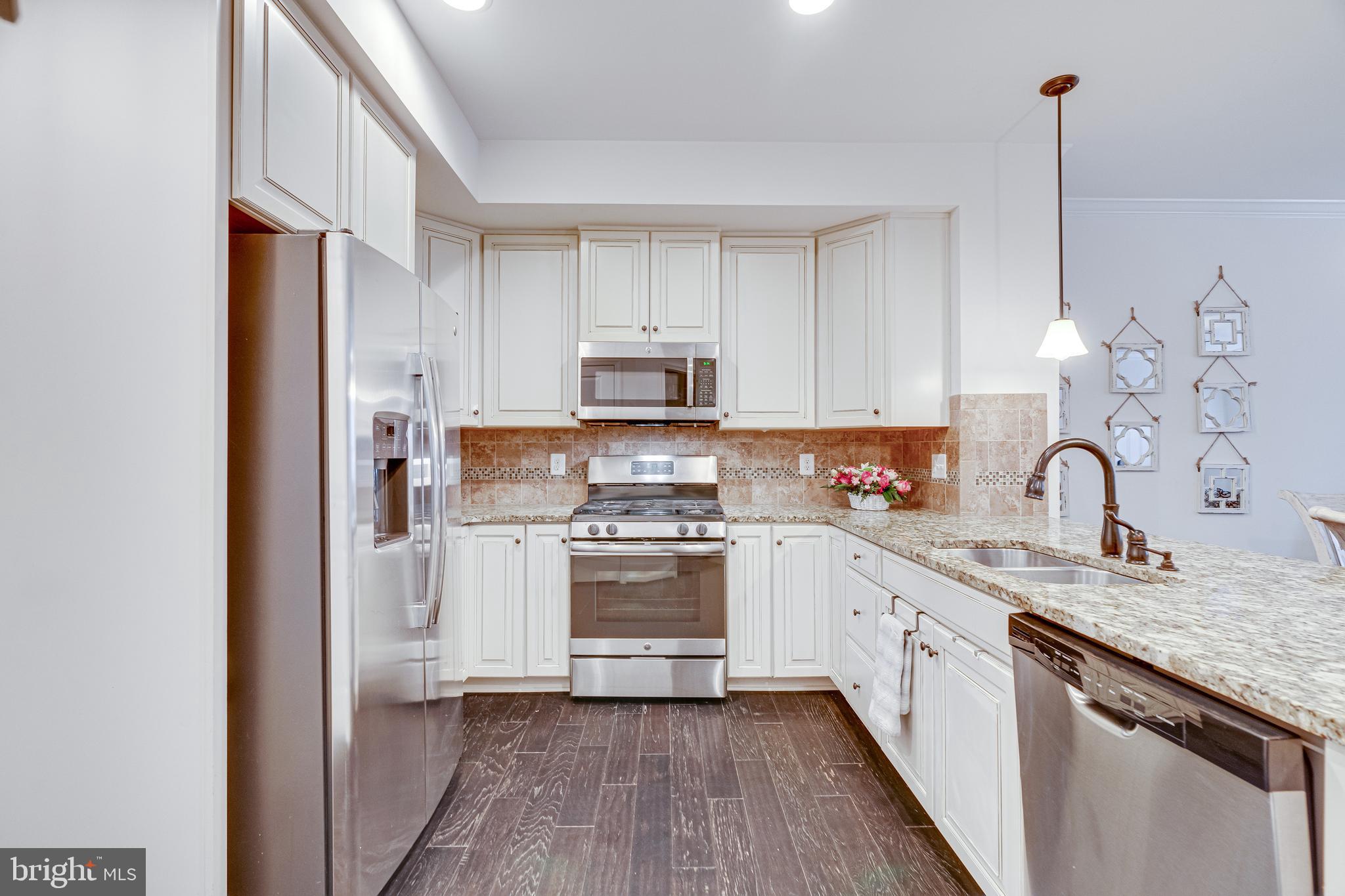 LOUDOUN CROSSING CONDOMINIUM - Residential