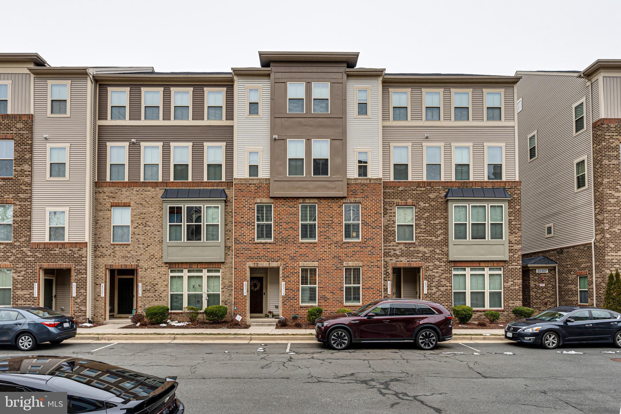 LOUDOUN CROSSING CONDOMINIUM - Residential