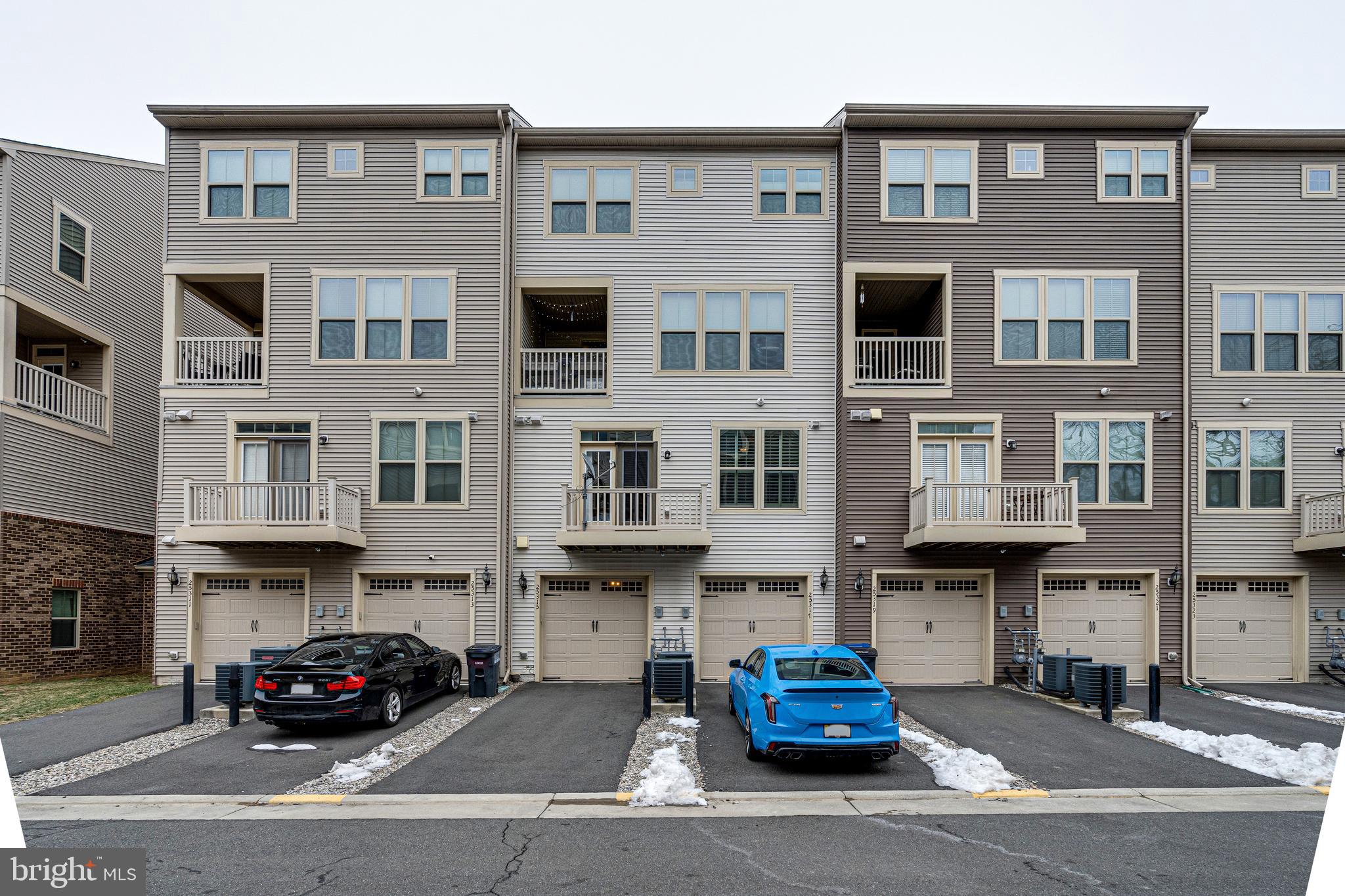 LOUDOUN CROSSING CONDOMINIUM - Residential