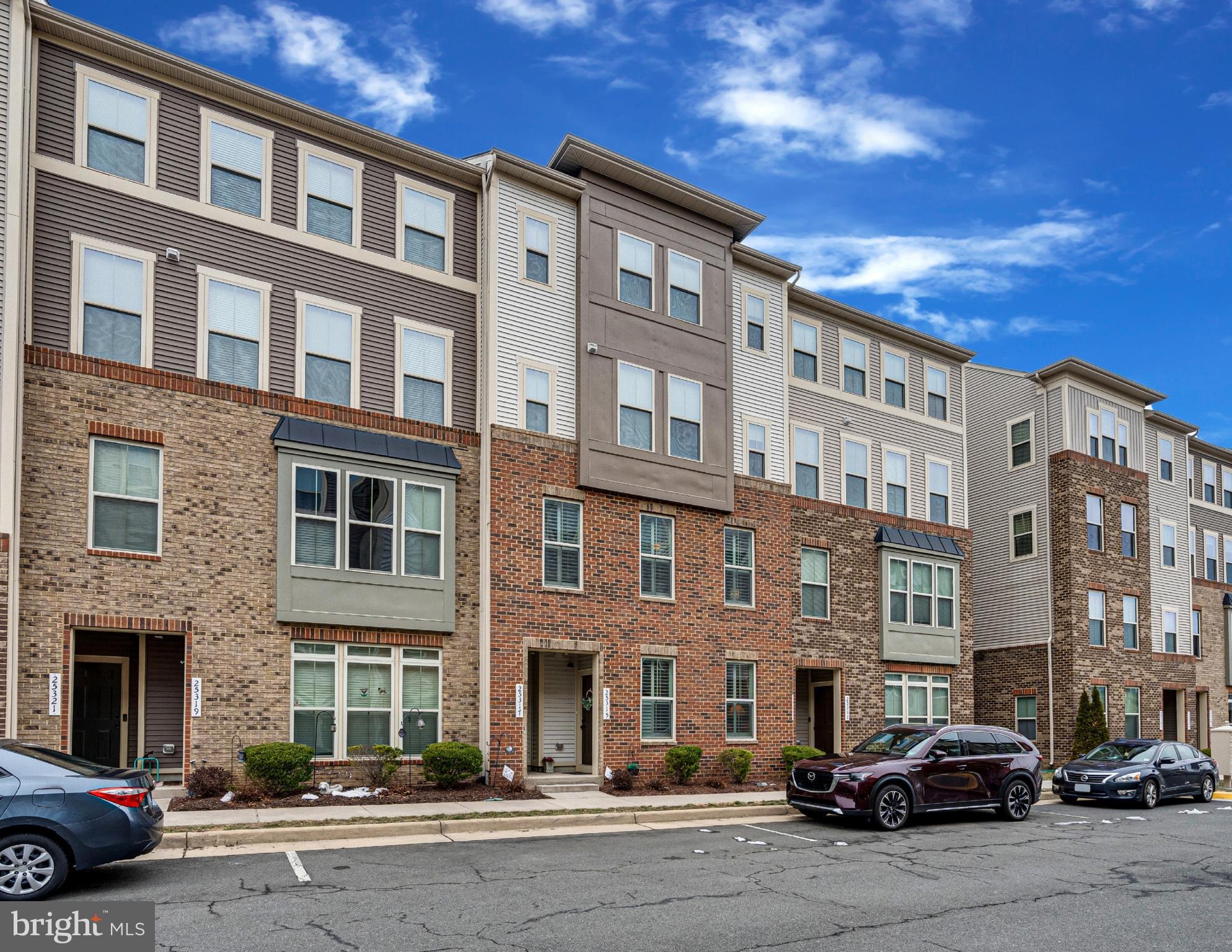 LOUDOUN CROSSING CONDOMINIUM - Residential