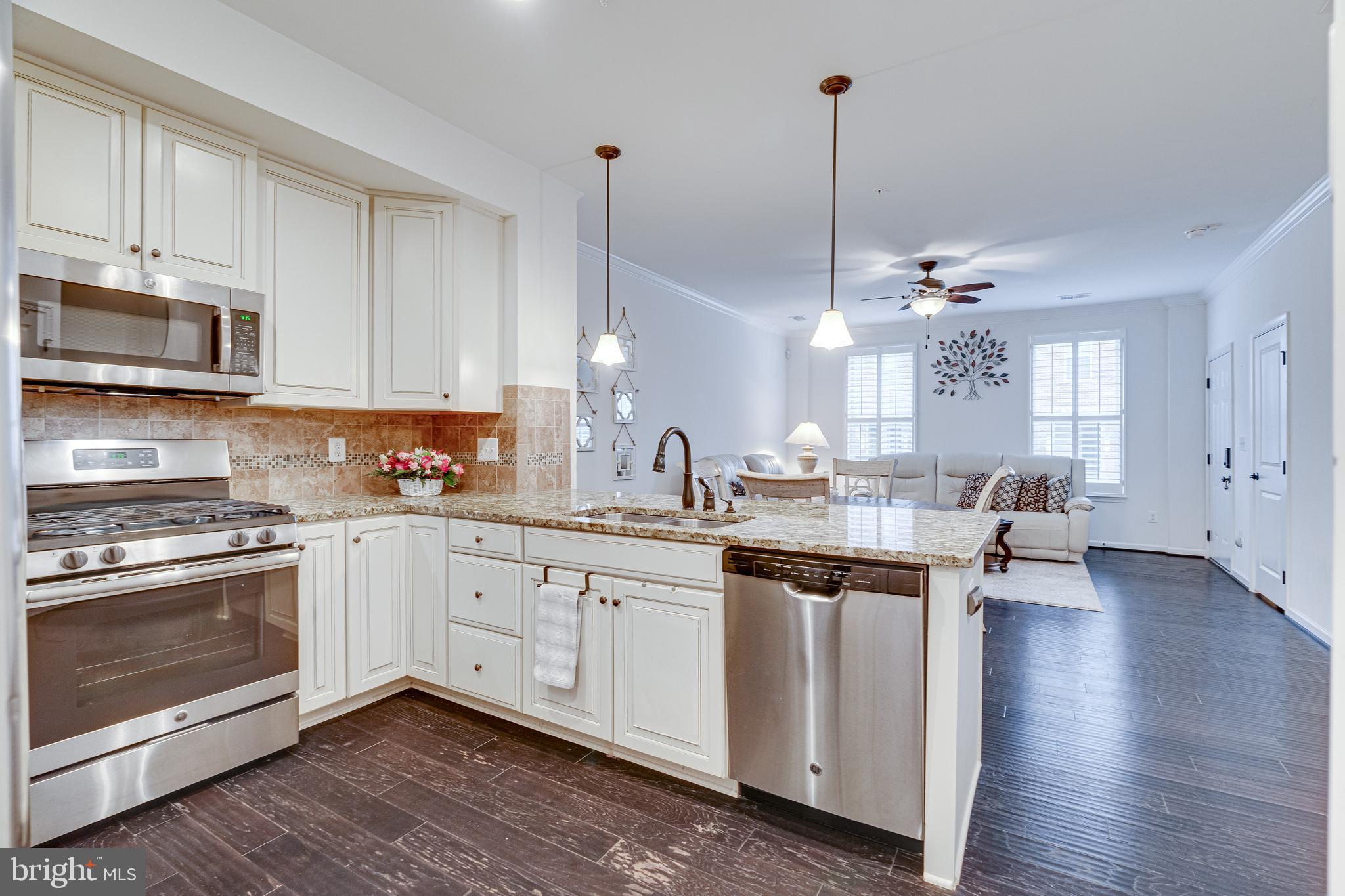 LOUDOUN CROSSING CONDOMINIUM - Residential