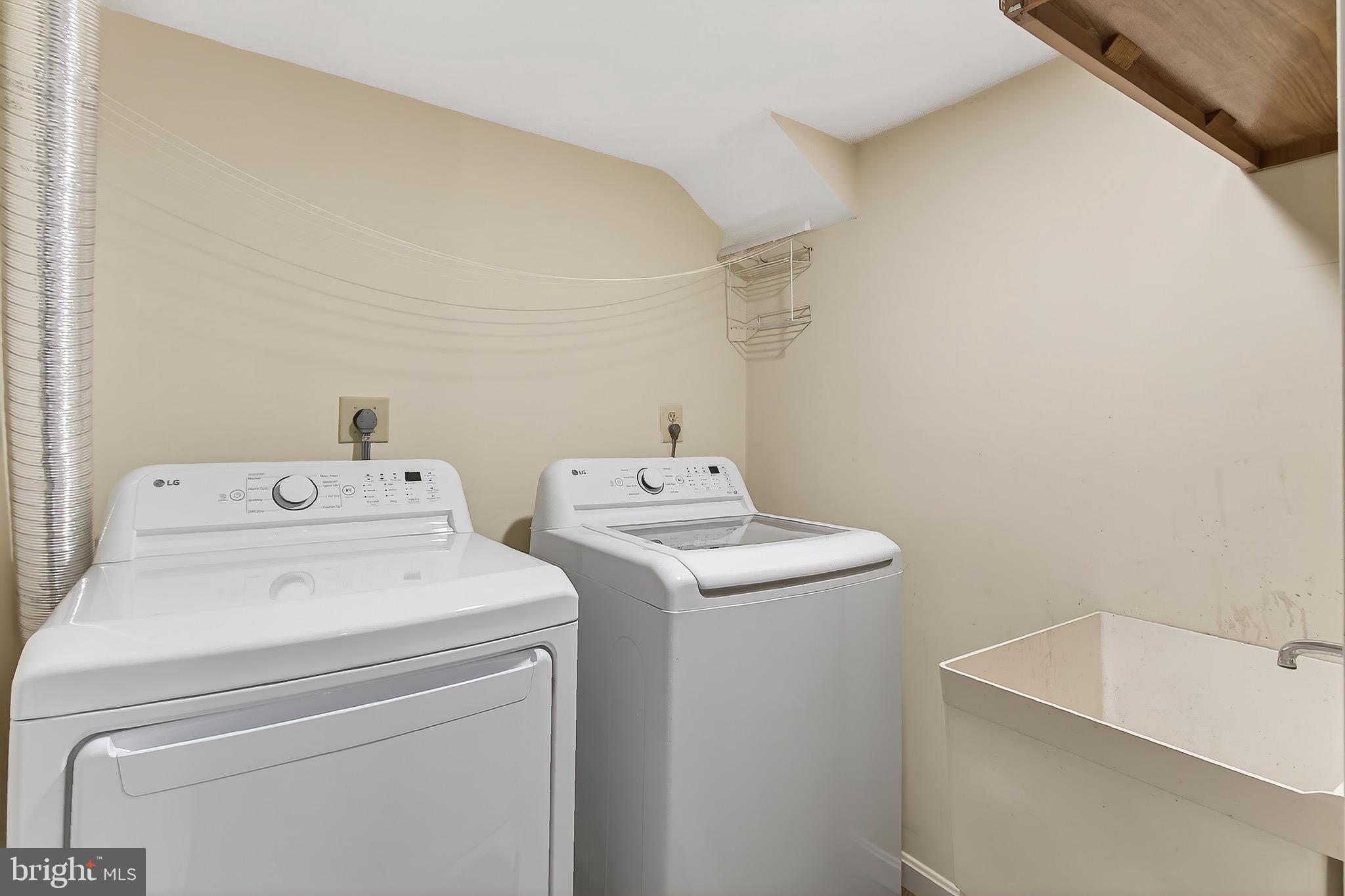 FAIR LAKES - Residential Lease