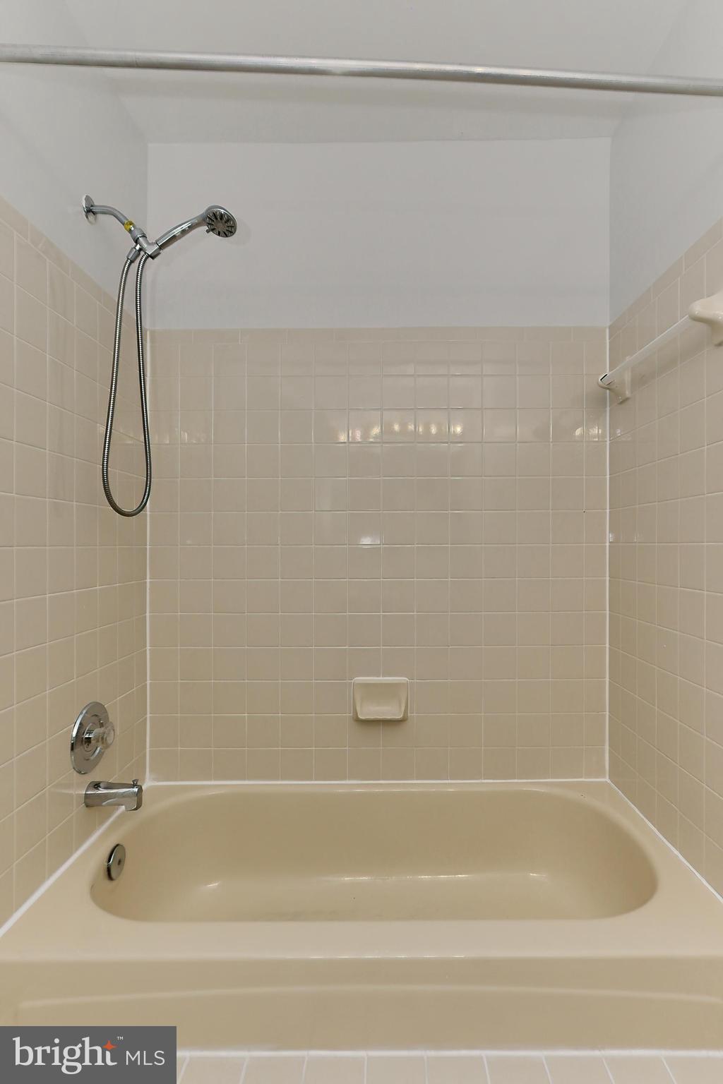 FAIR LAKES - Residential Lease