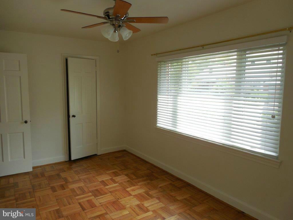 COUNTRY CLUB MANOR - Residential Lease