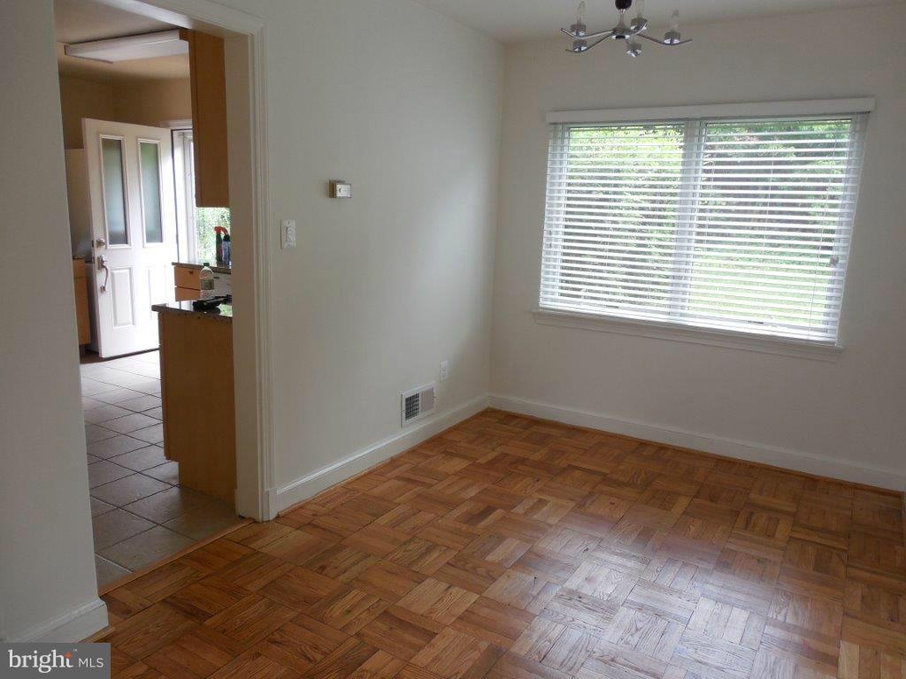 COUNTRY CLUB MANOR - Residential Lease