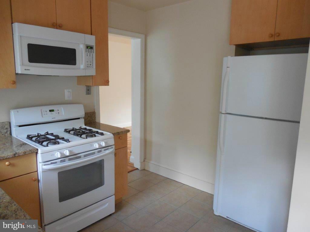 COUNTRY CLUB MANOR - Residential Lease