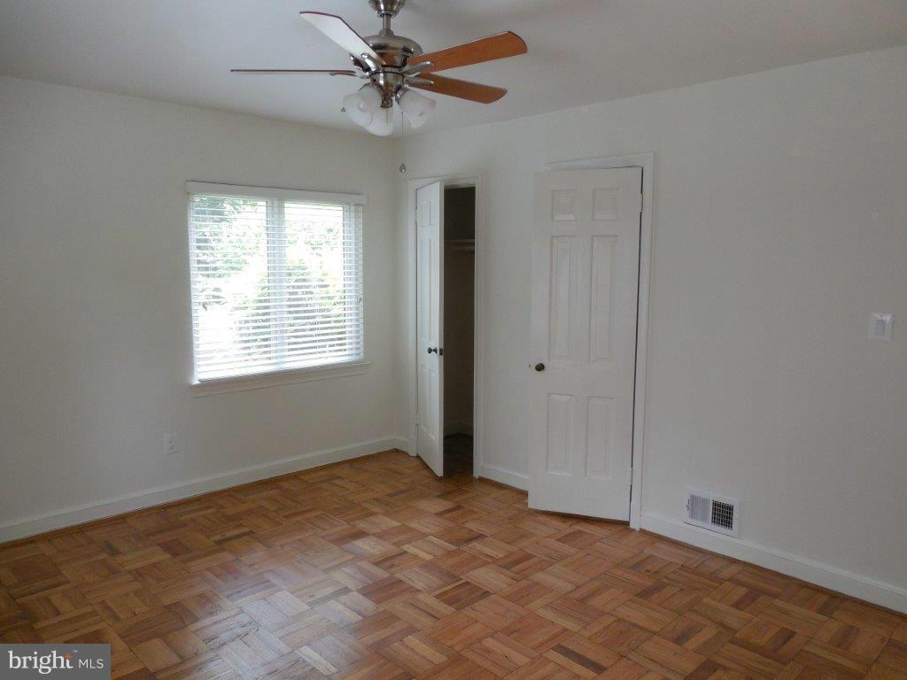 COUNTRY CLUB MANOR - Residential Lease