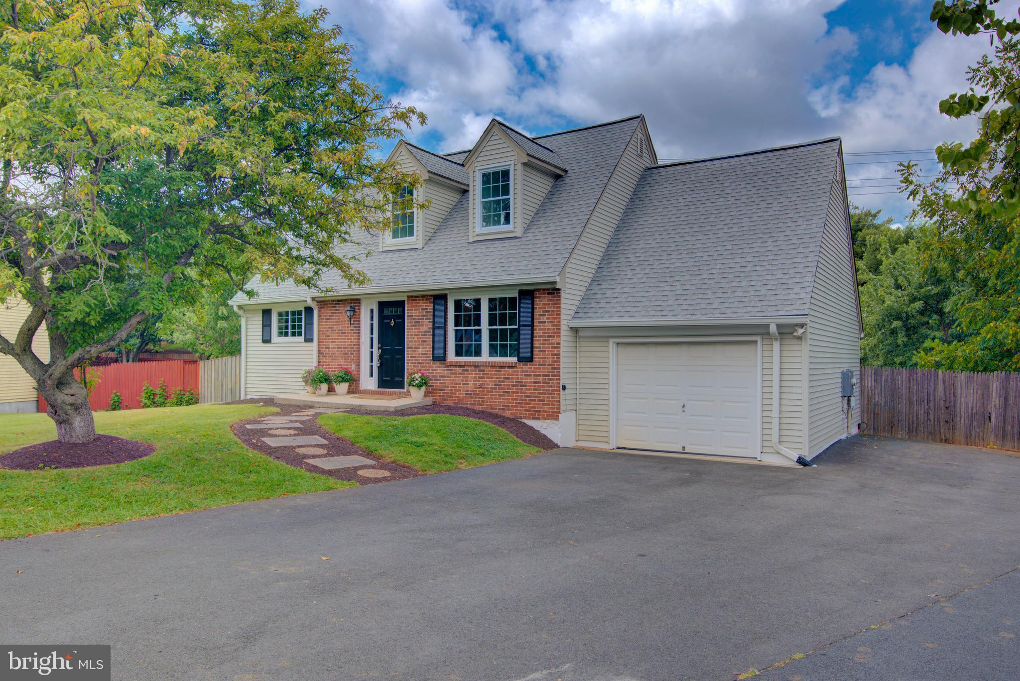 CRESTBROOK - Residential