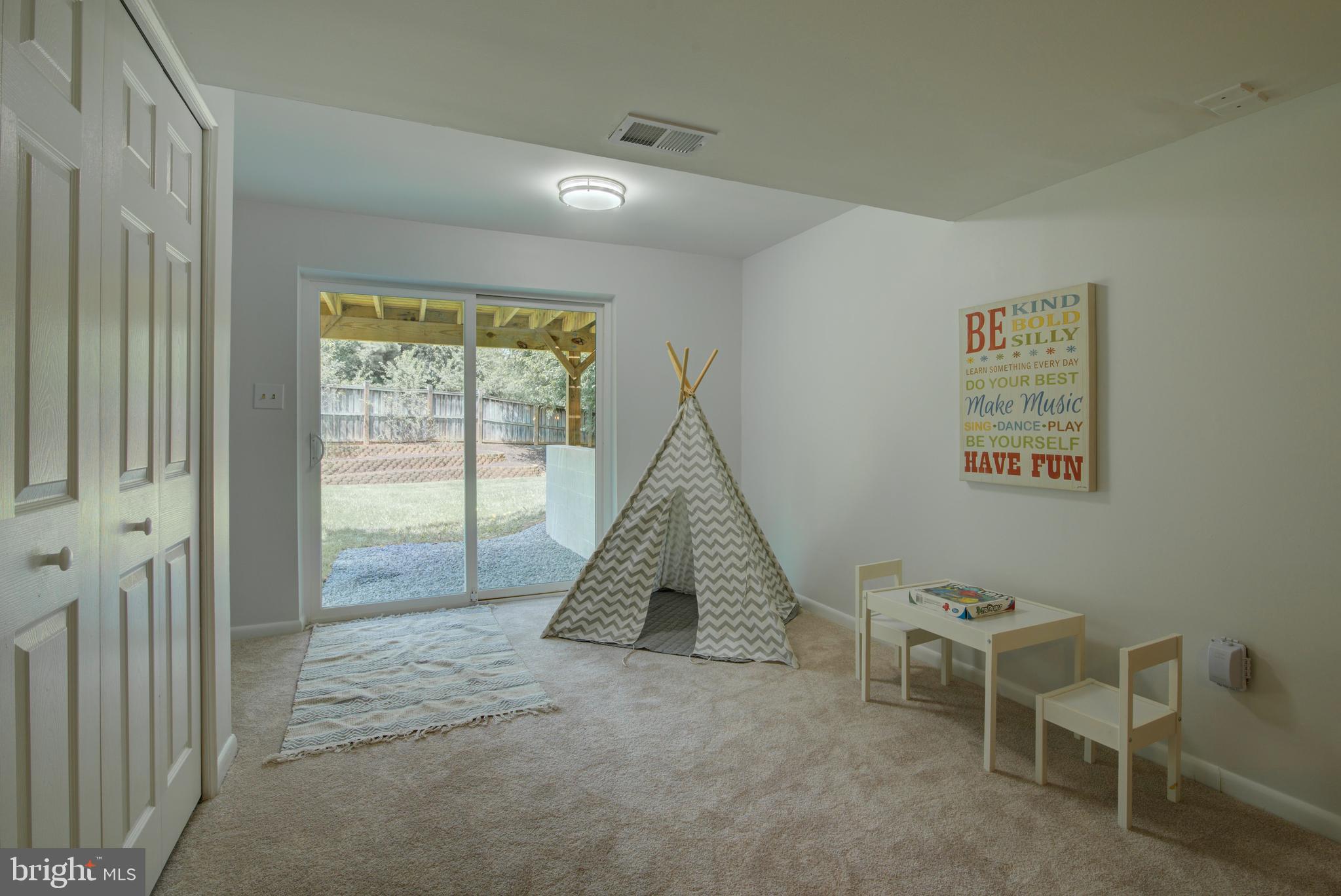 CRESTBROOK - Residential