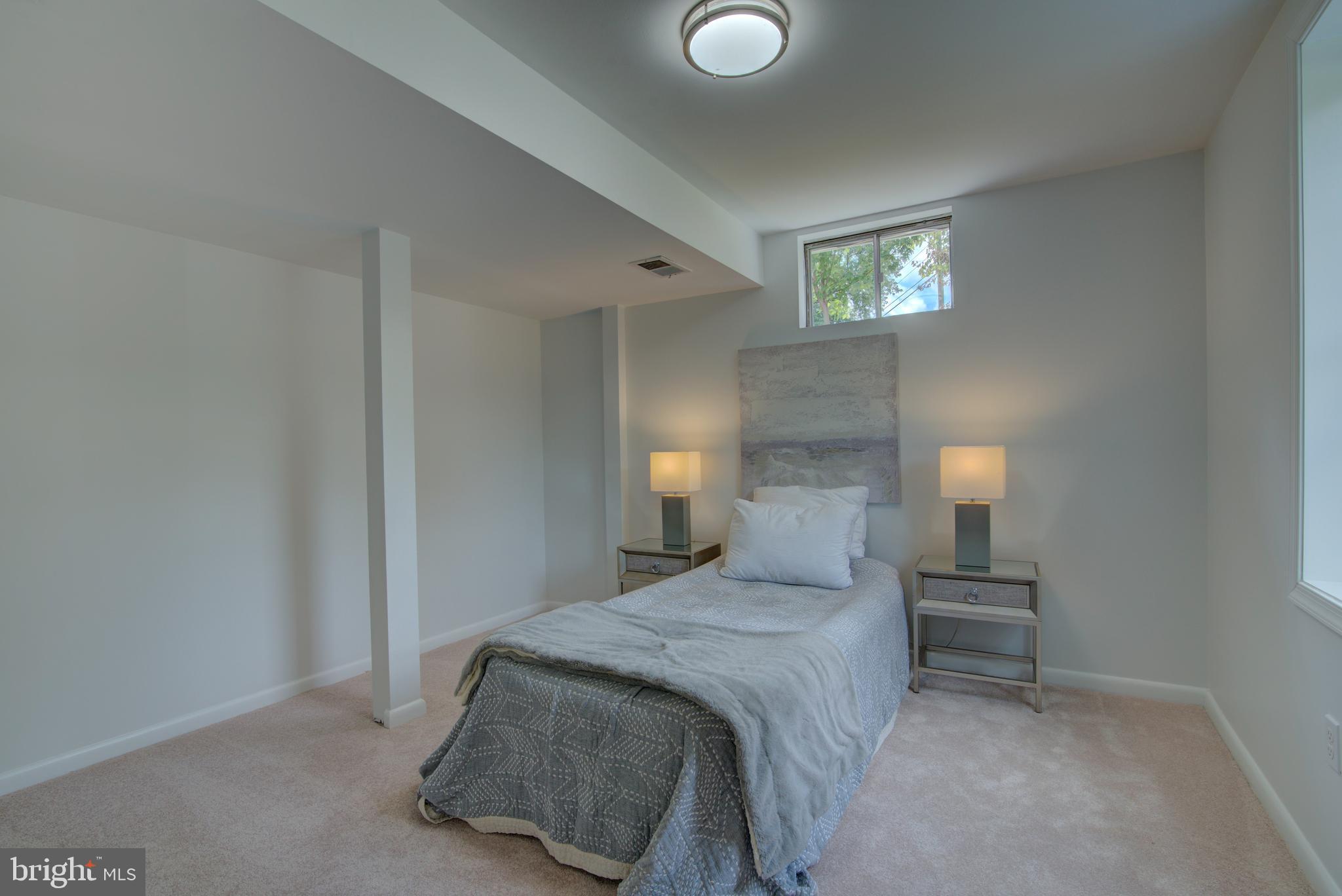 CRESTBROOK - Residential