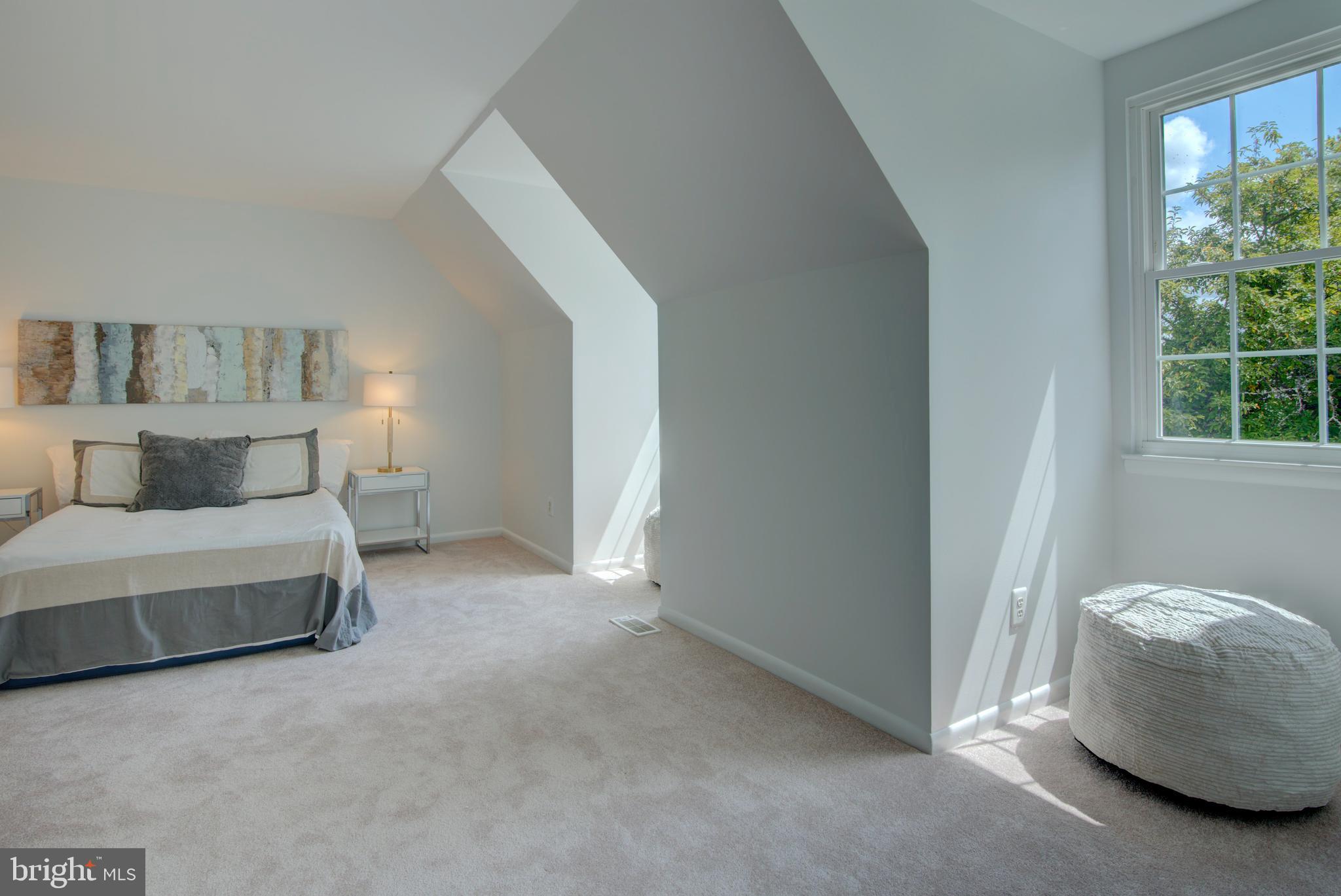 CRESTBROOK - Residential