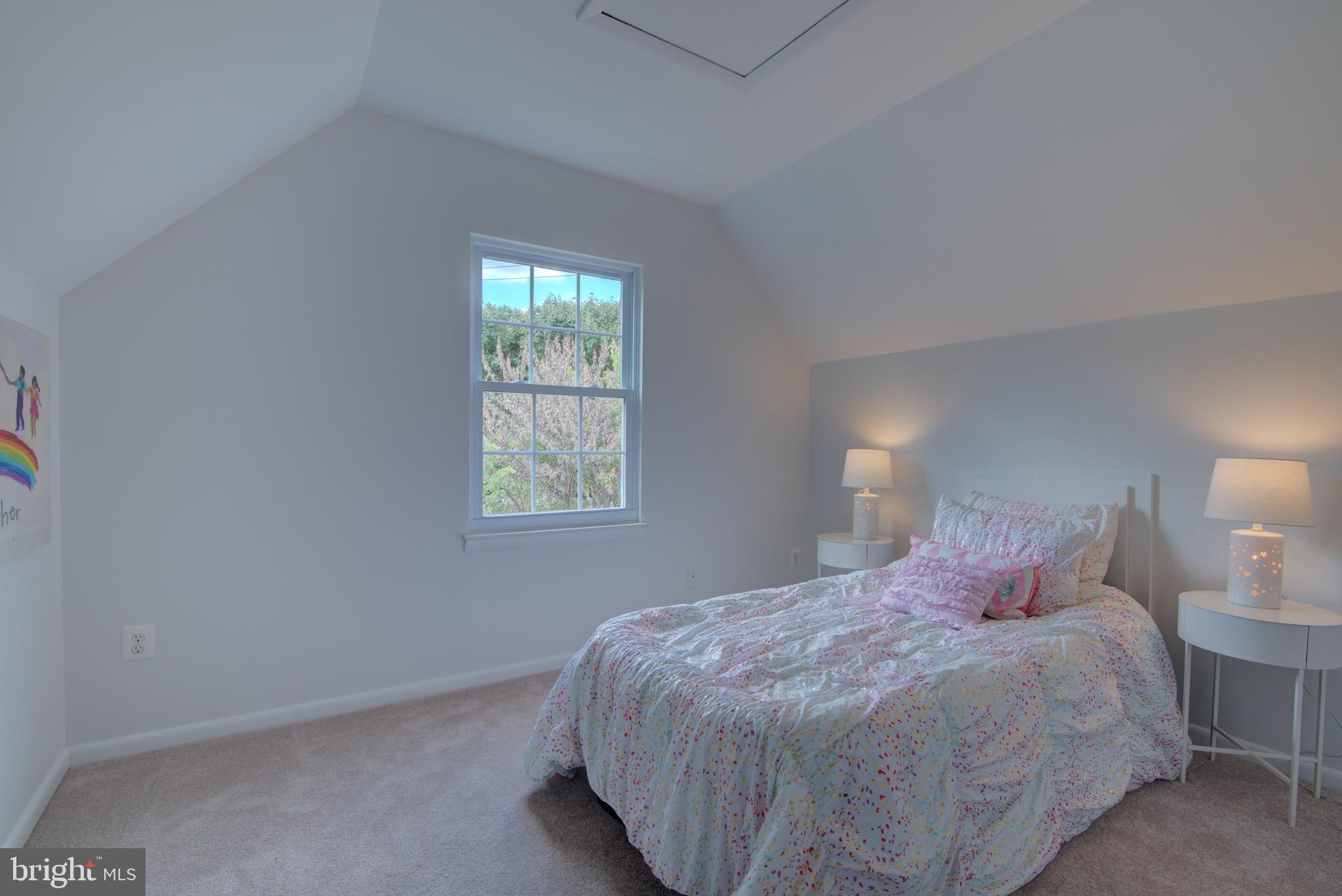 CRESTBROOK - Residential