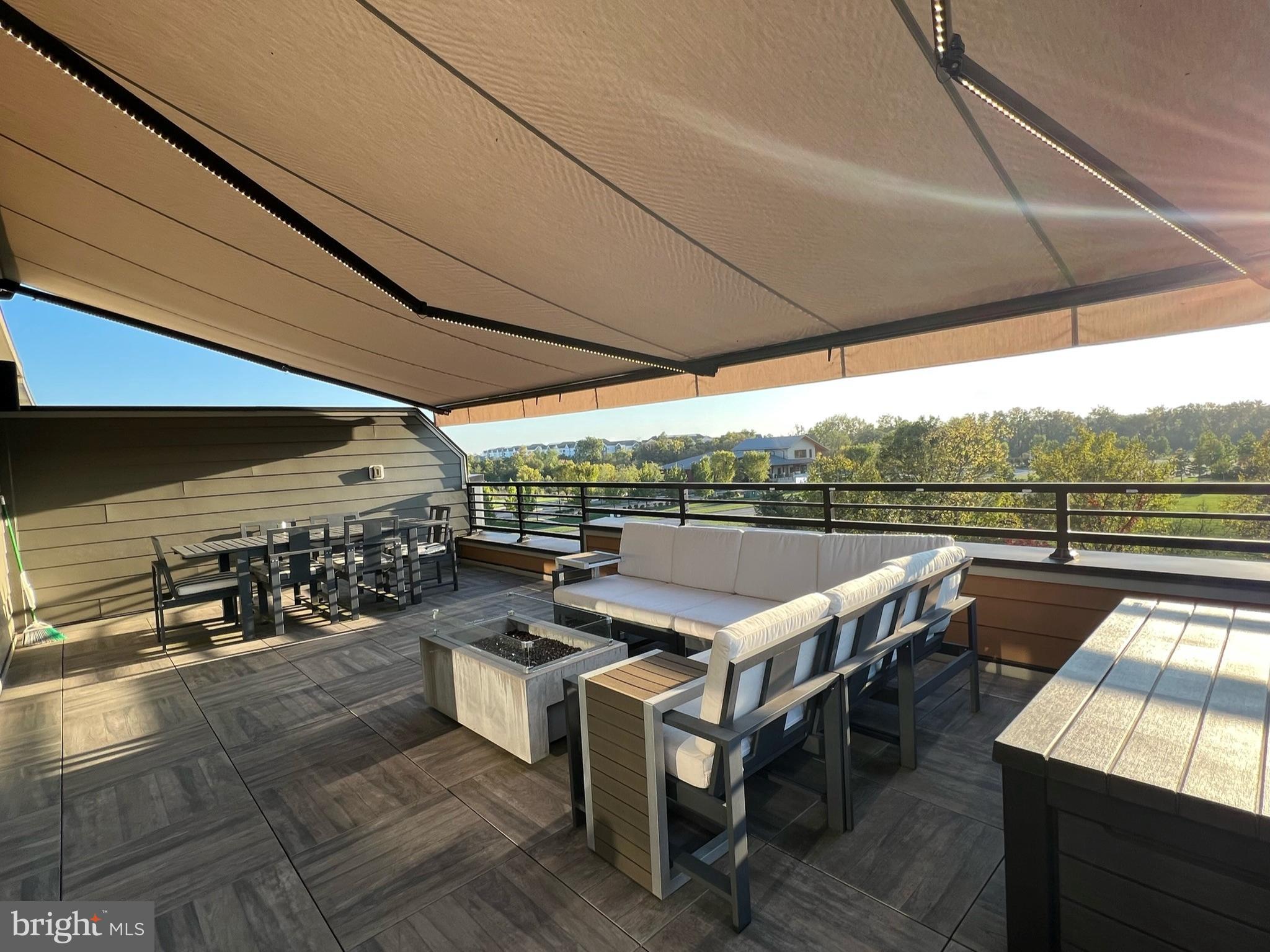 ONE LOUDOUN - Residential