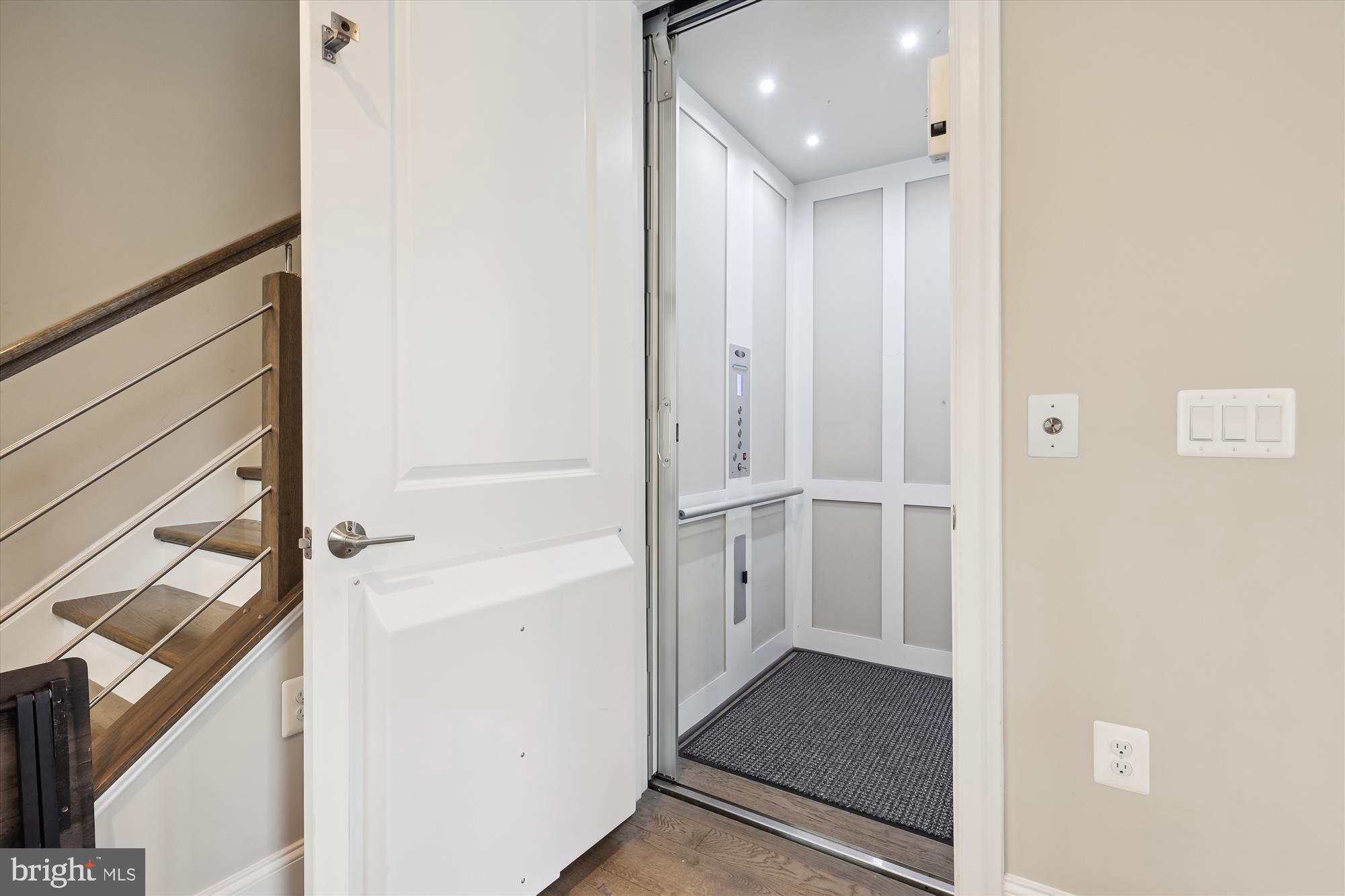 ONE LOUDOUN - Residential