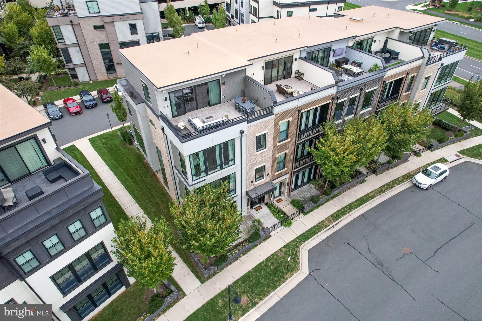 ONE LOUDOUN - Residential