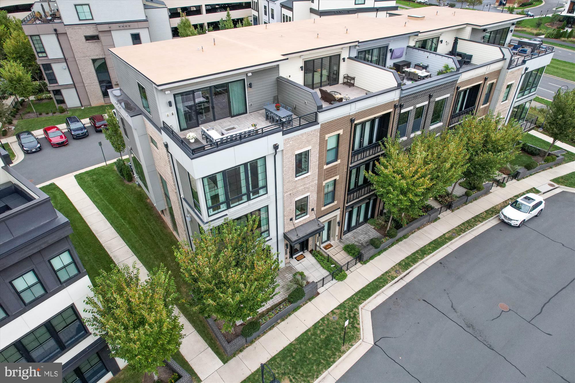 ONE LOUDOUN - Residential