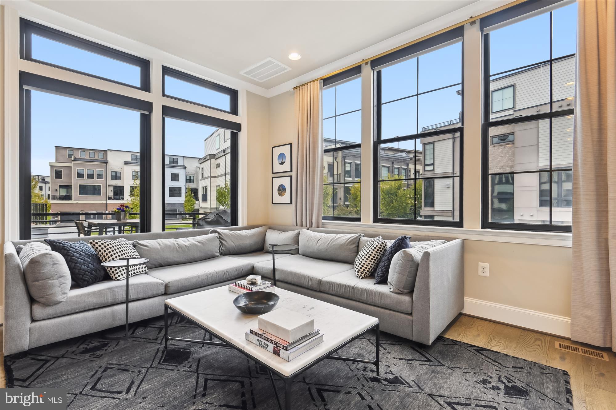 ONE LOUDOUN - Residential