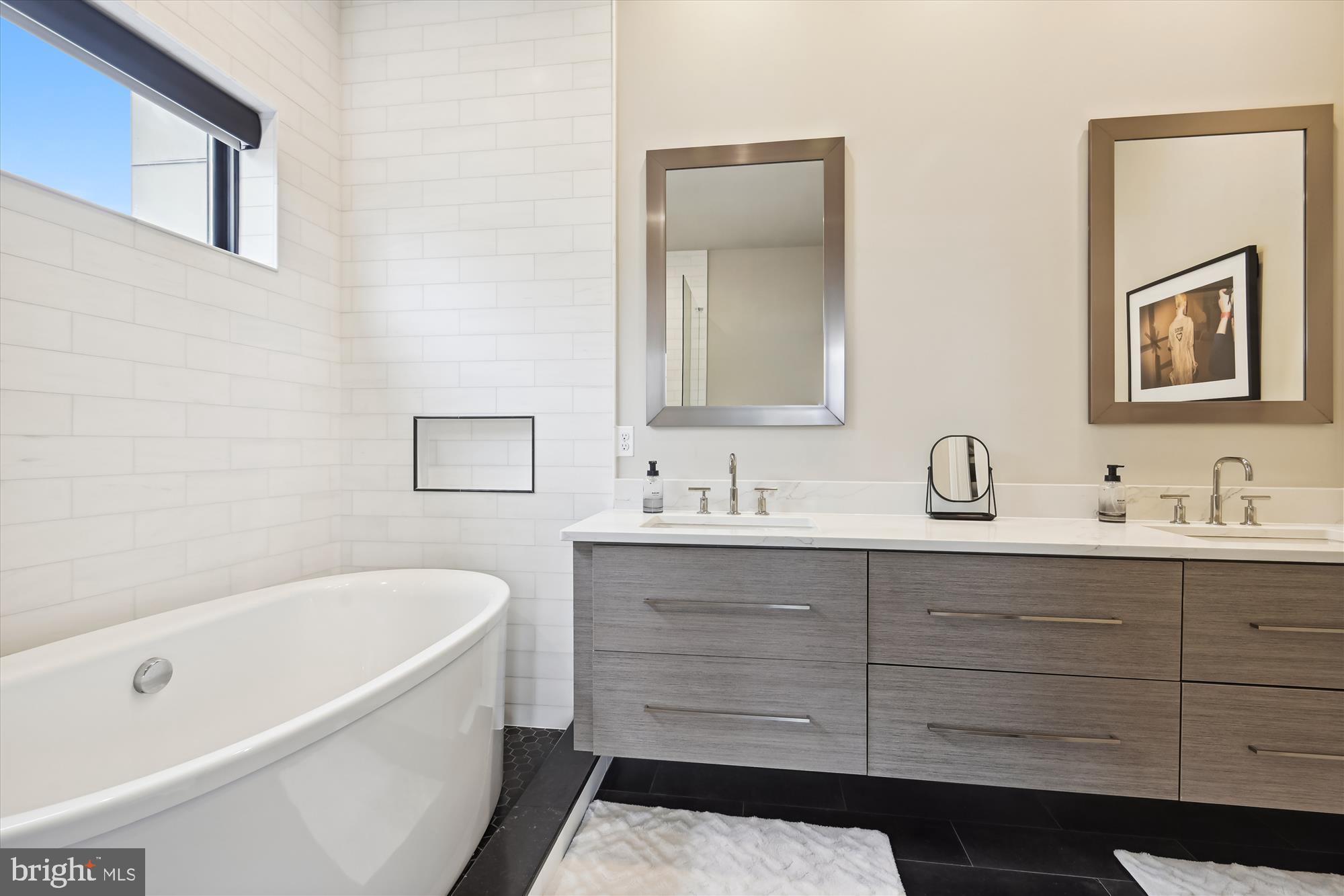 ONE LOUDOUN - Residential