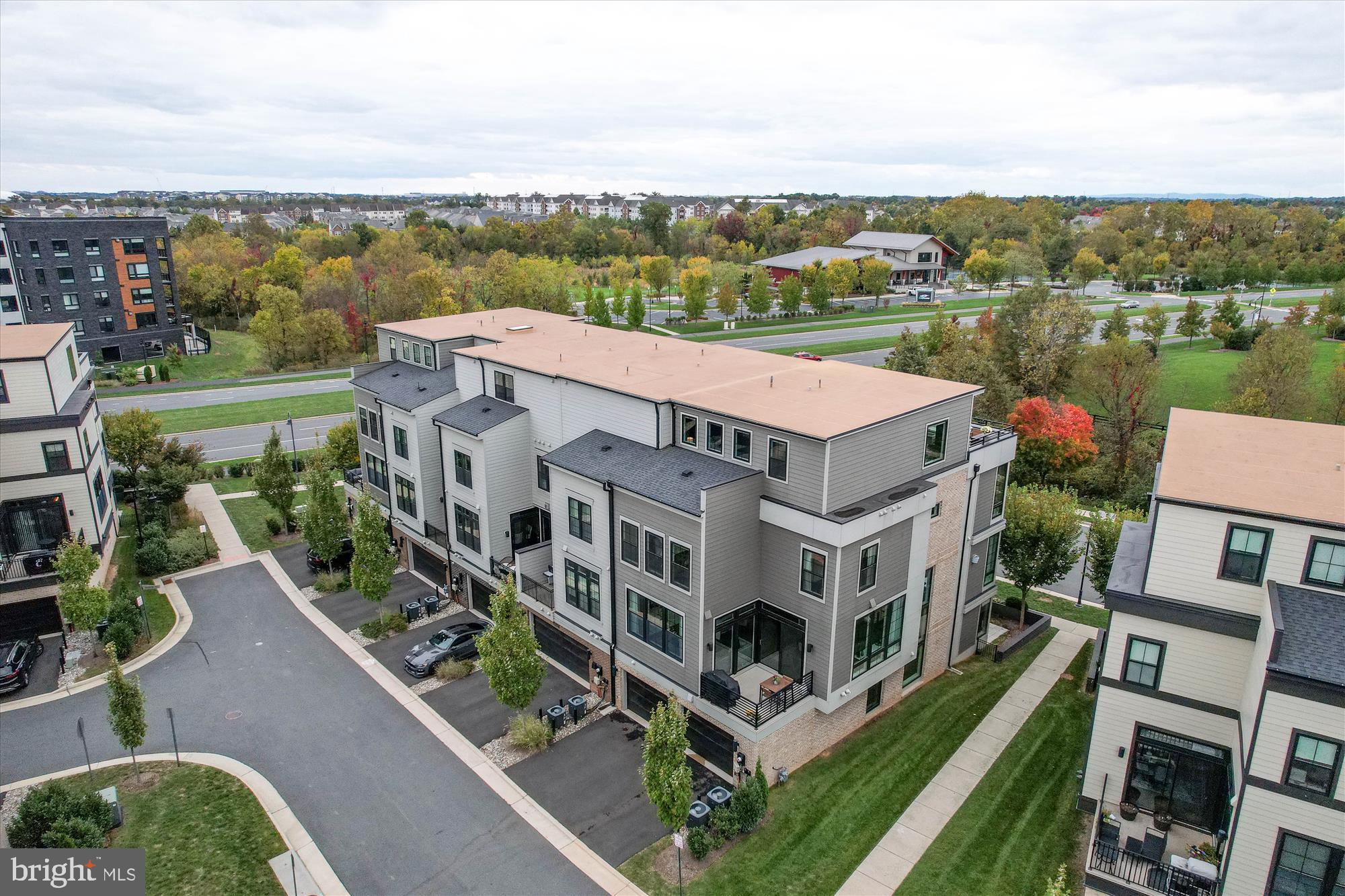 ONE LOUDOUN - Residential