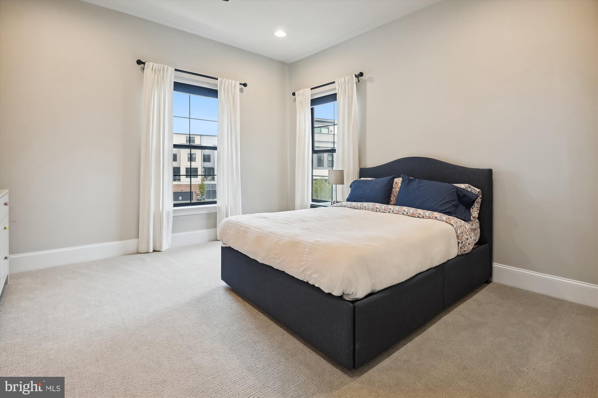 ONE LOUDOUN - Residential