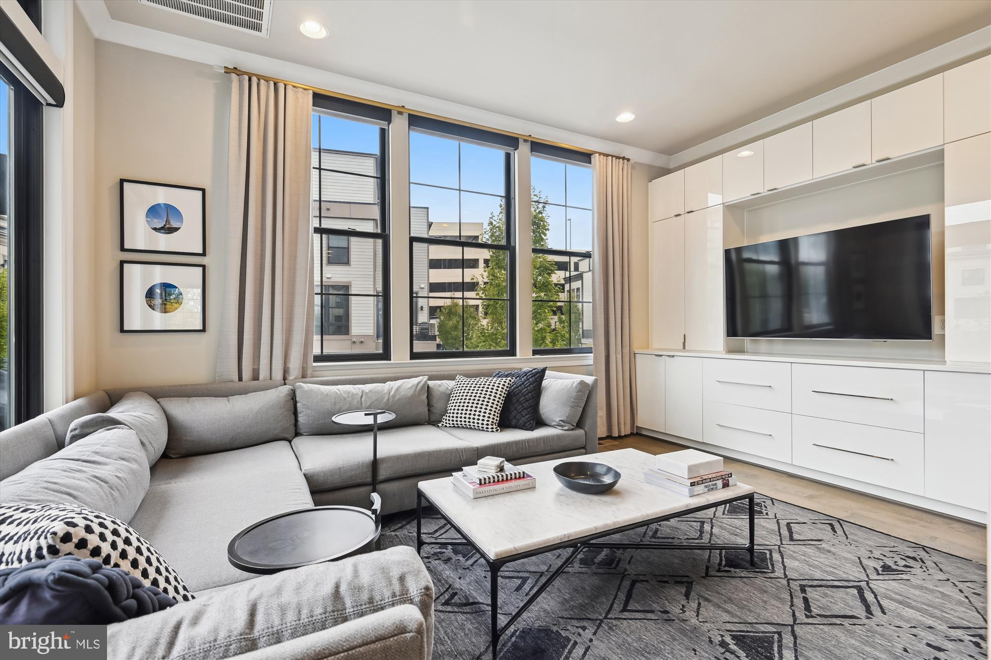 ONE LOUDOUN - Residential