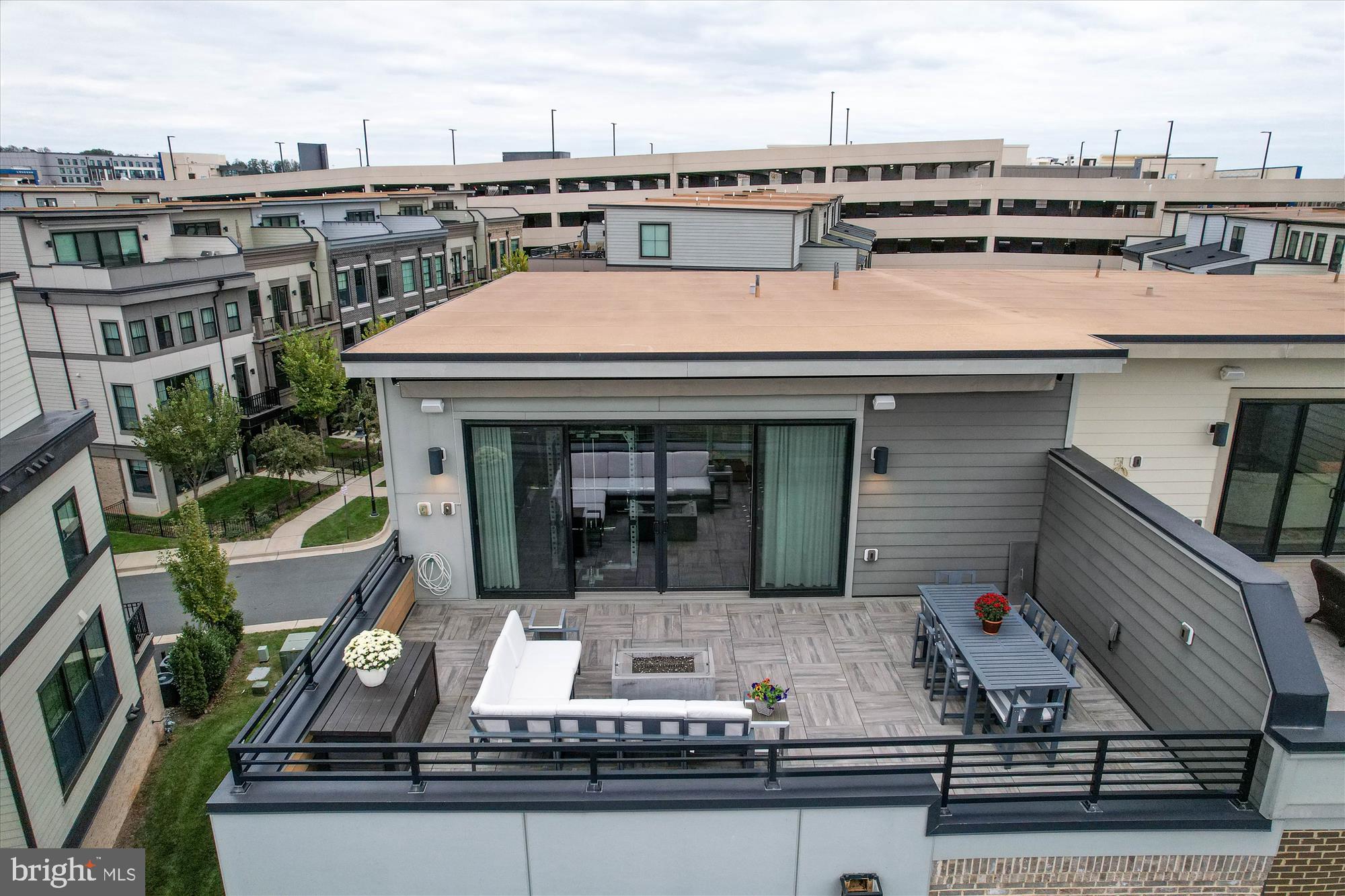 ONE LOUDOUN - Residential