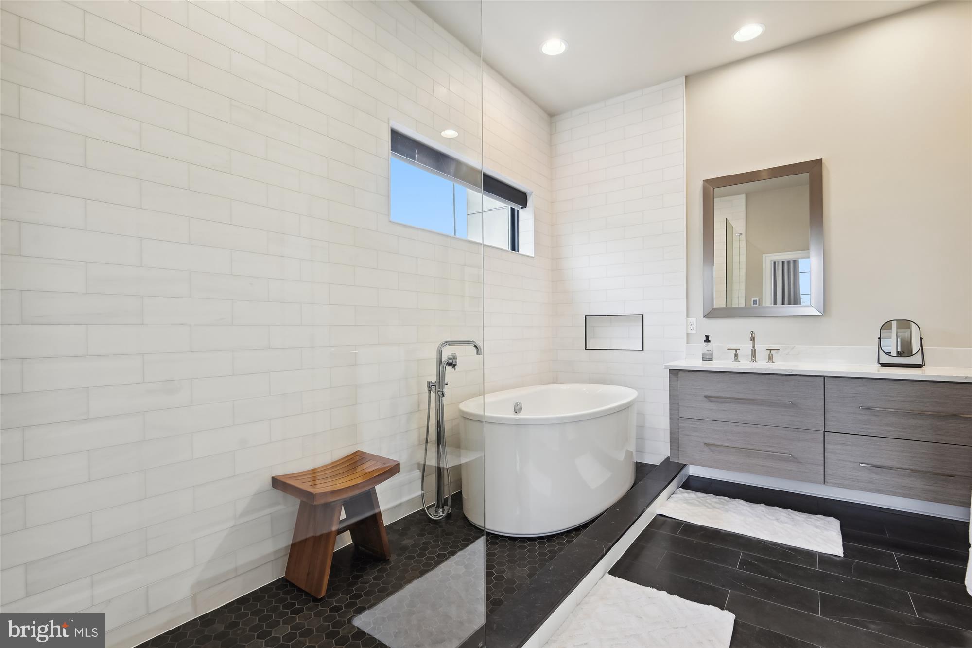 ONE LOUDOUN - Residential