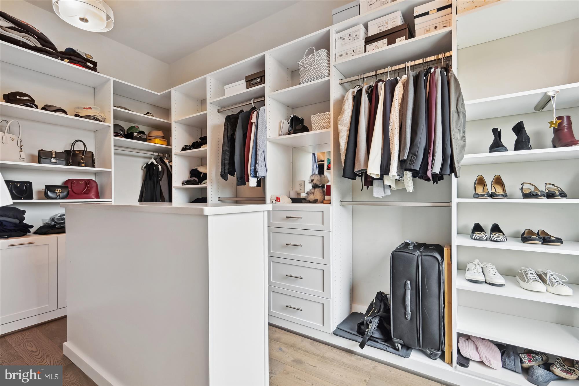 ONE LOUDOUN - Residential