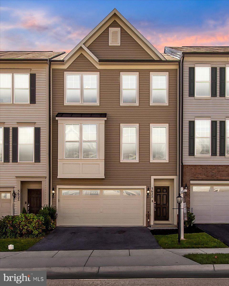 TALLYN RIDGE - Residential