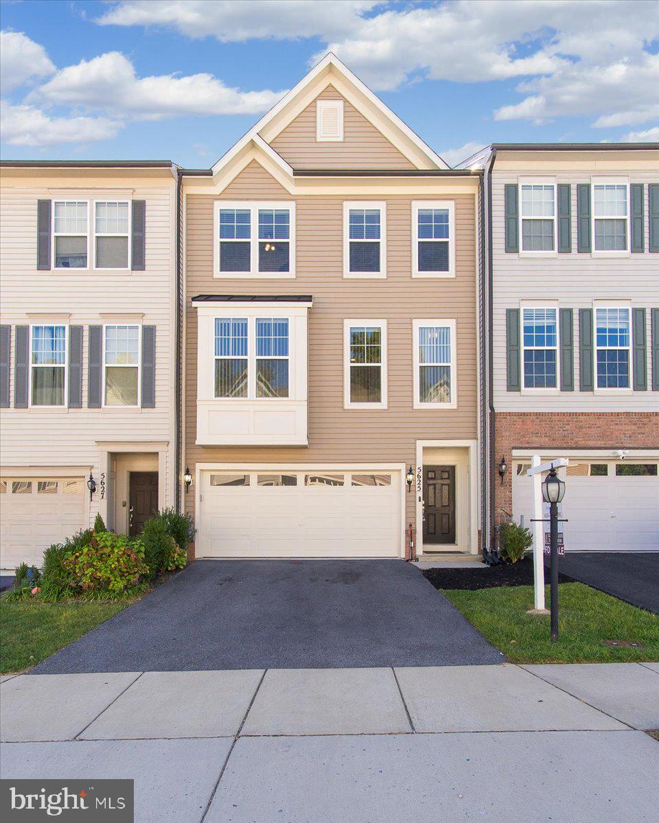 TALLYN RIDGE - Residential