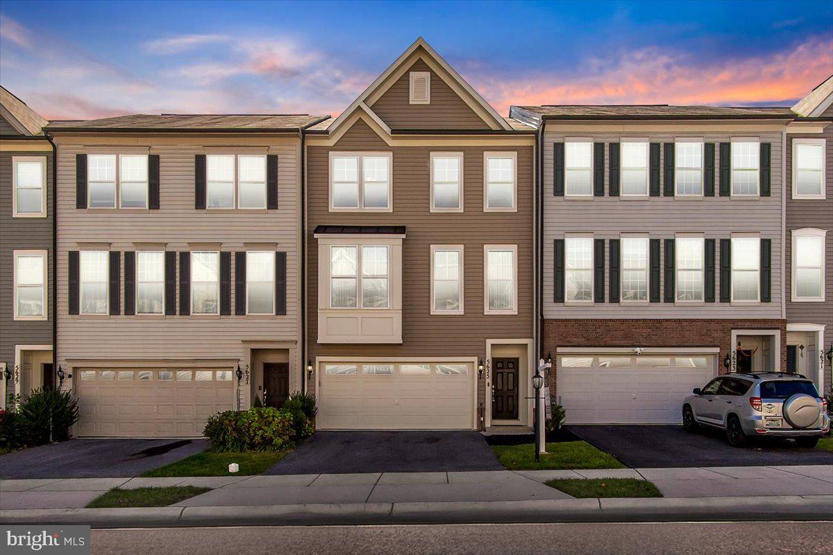 TALLYN RIDGE - Residential