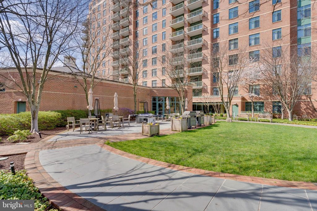 Photo of 11700 Old Georgetown Road #1314, NORTH BETHESDA, MD 20852 (MLS # MDMC2205812)