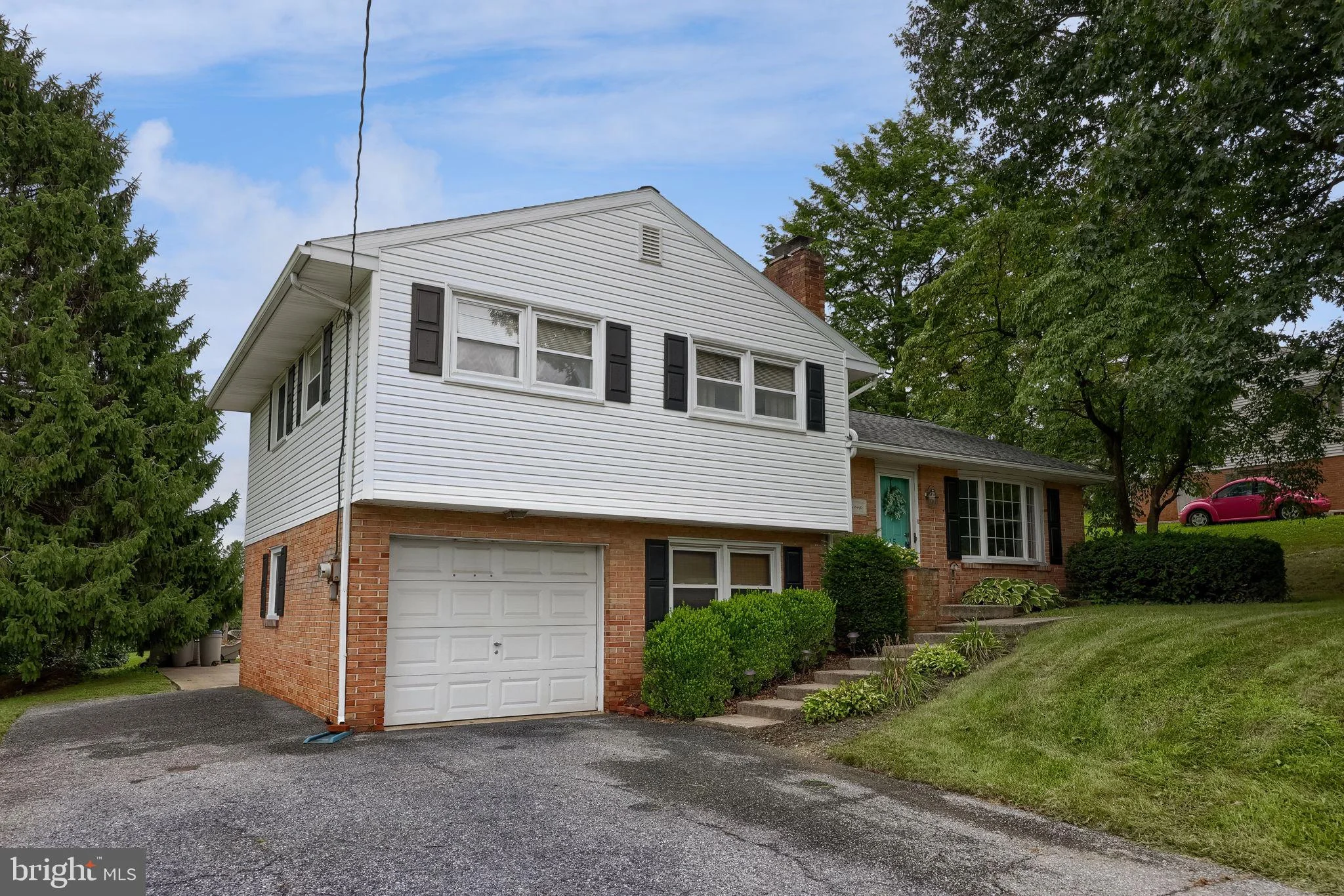 215 Main Street, Akron, PA, 17501