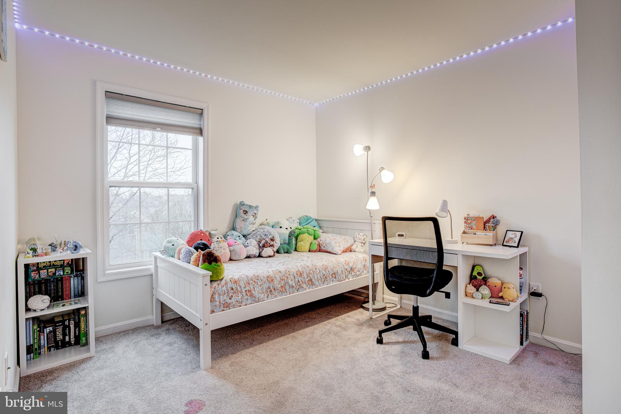 HUNTERS CHASE - Residential