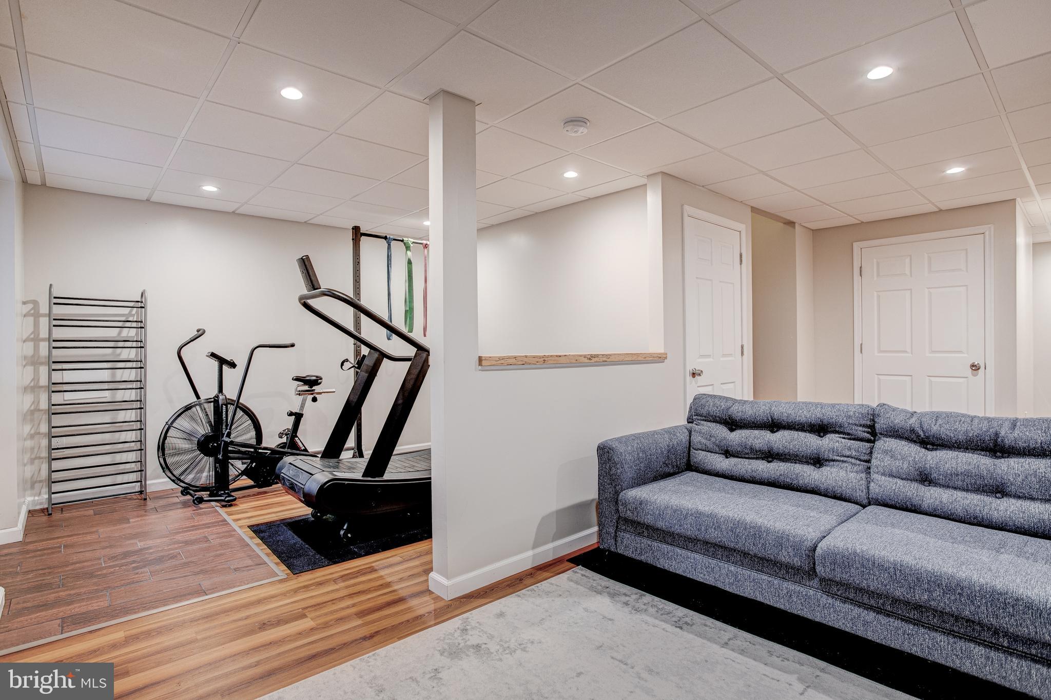 HUNTERS CHASE - Residential