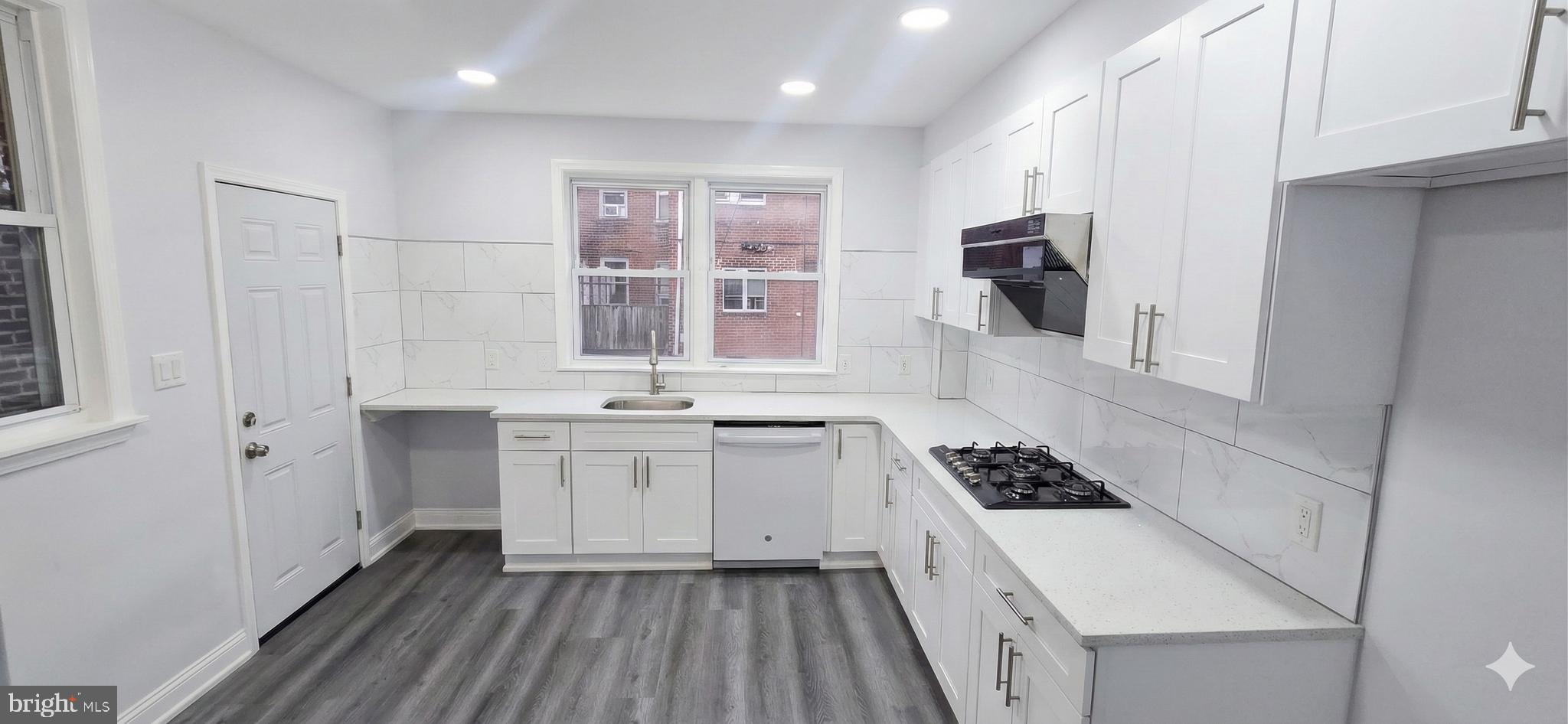 5240 E ROOSEVELT BOULEVARD