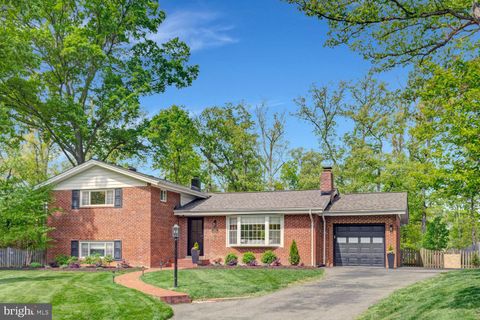 Photo of 8910 Bordeaux Street, ALEXANDRIA, VA 22309 (MLS # VAFX2304338)
