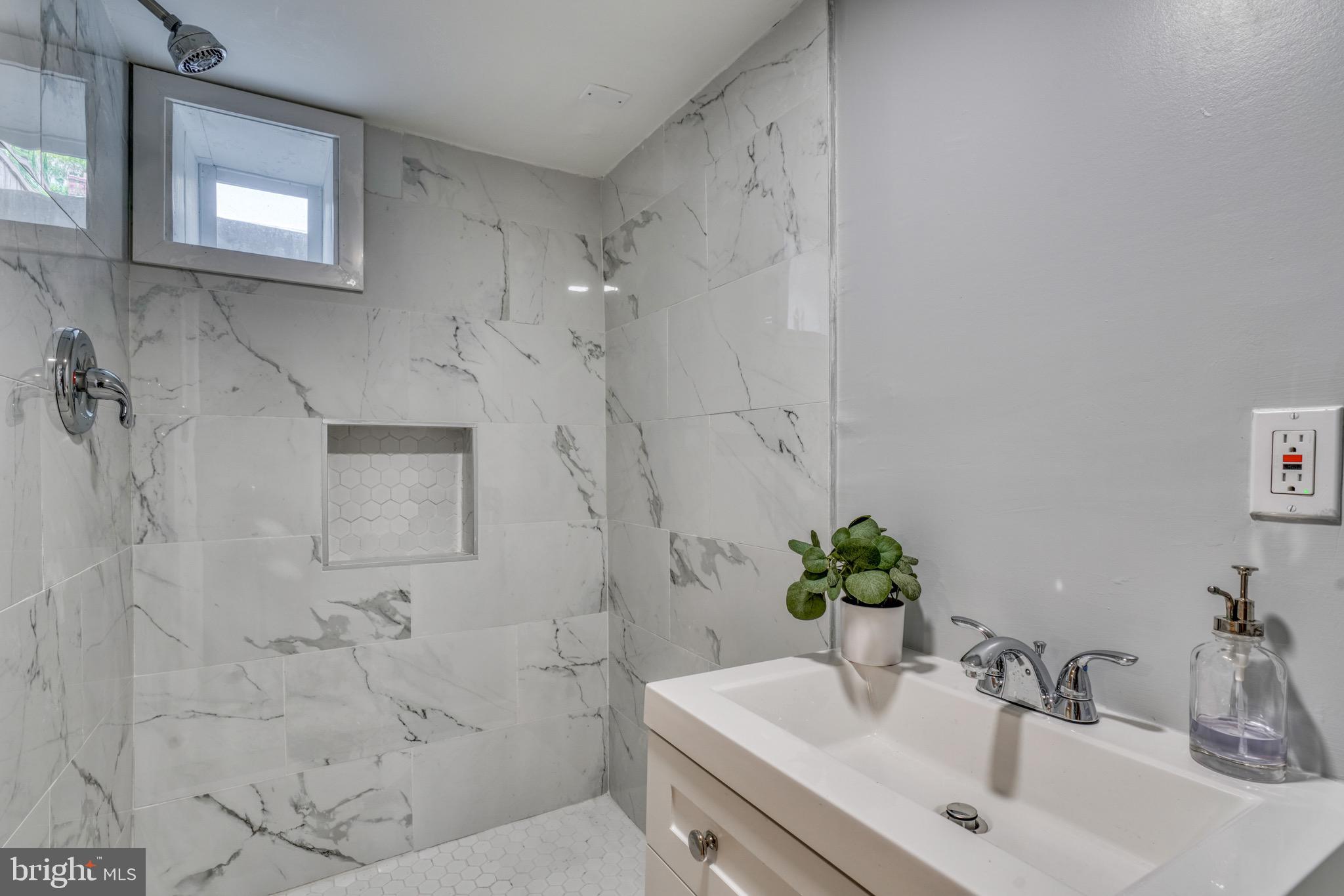 EDNOR GARDENS - LAKESIDE - Residential