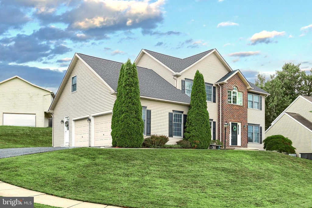 Photo of 5 Winterberry Lane, ETTERS, PA 17319 (MLS # PAYK2088286)