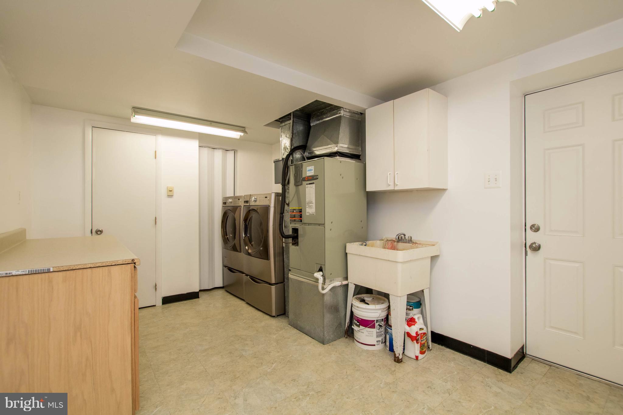 MANSION HOUSE MANOR - Residential Lease