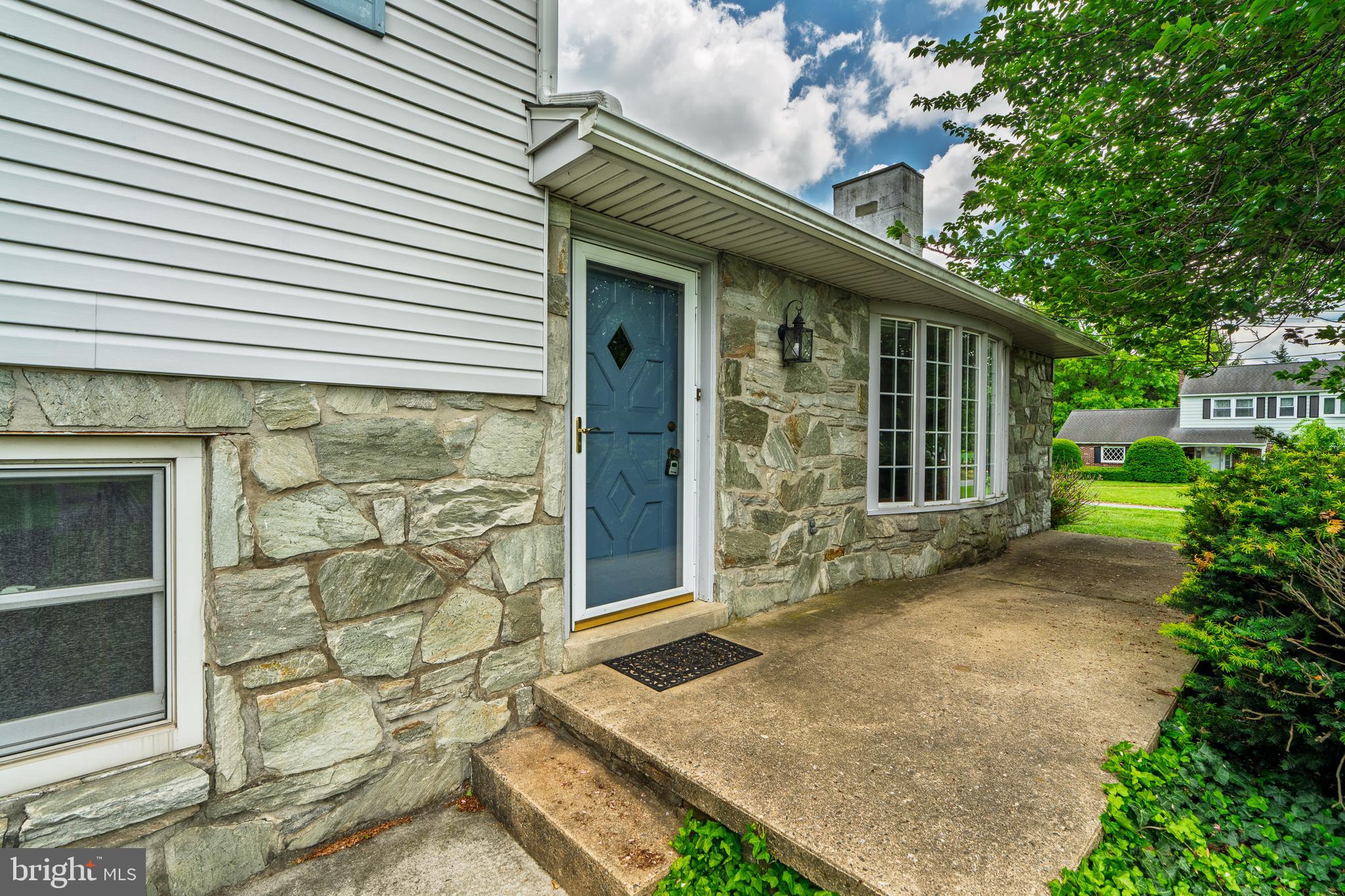 403 S LIMESTONE ROAD