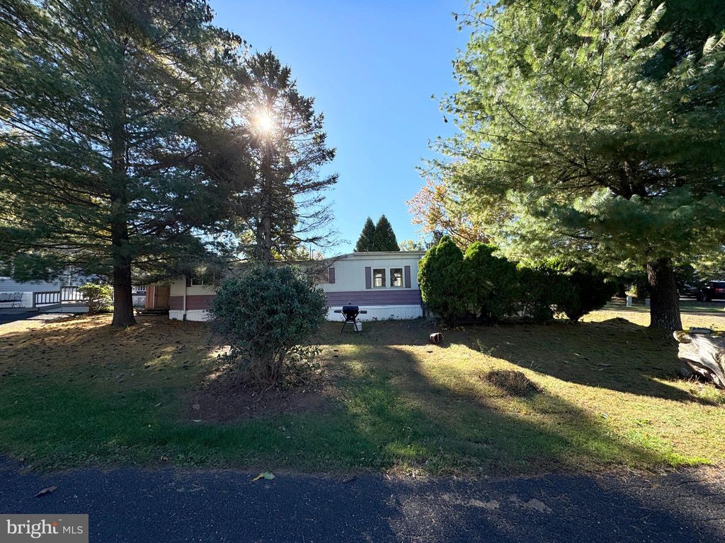 Photo of 77 Maple Leaf Drive, SELLERSVILLE, PA 18960 (MLS # PABU2107840)