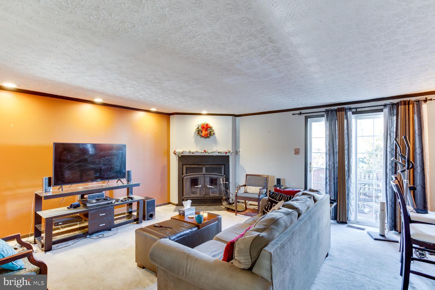 OAK POND - Residential