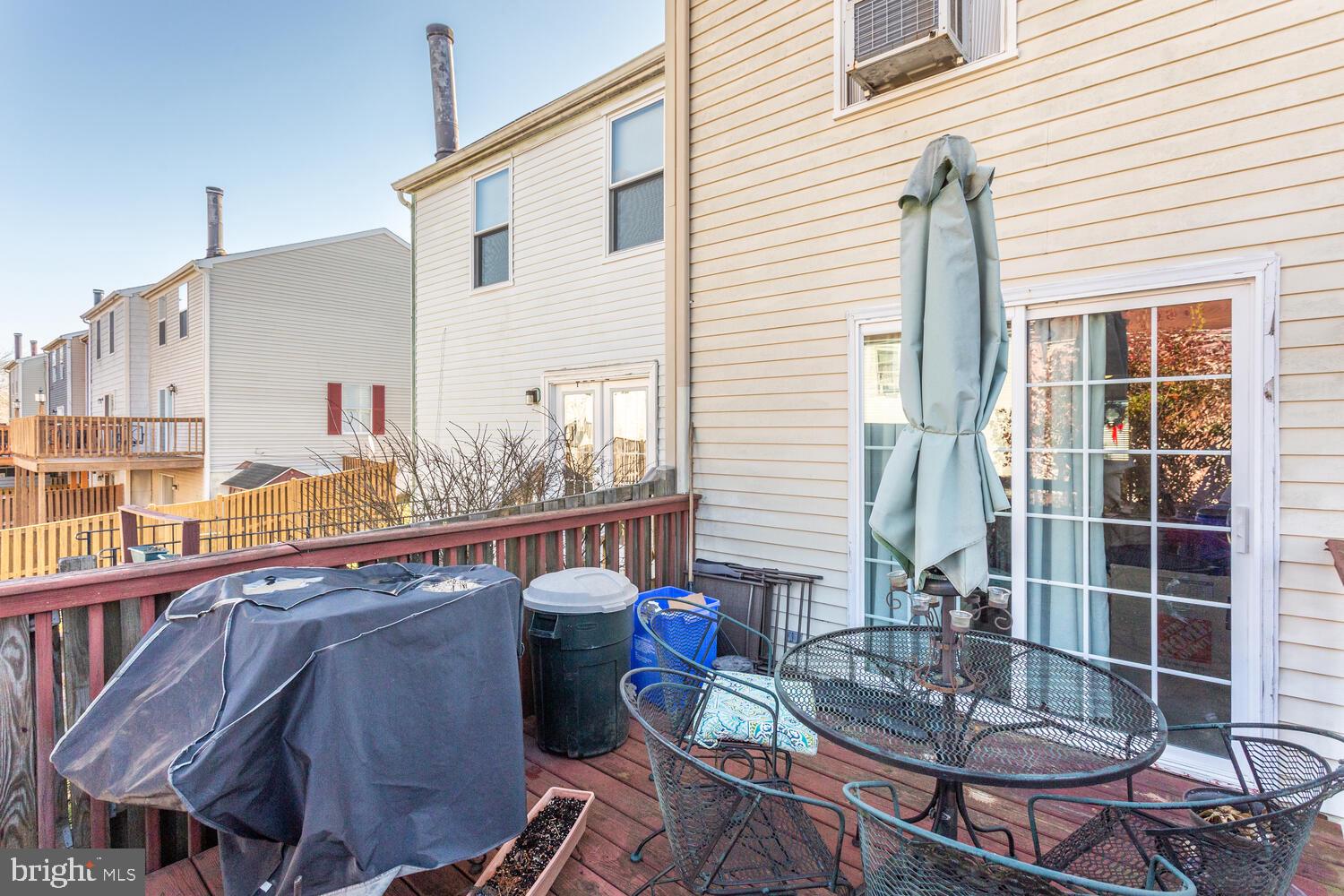 OAK POND - Residential