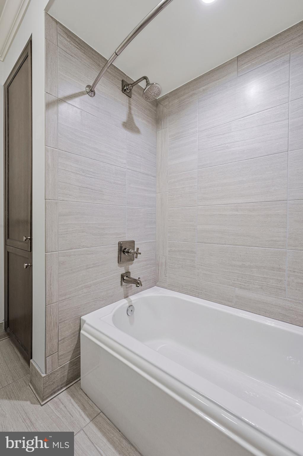 THE SIGNET - Residential