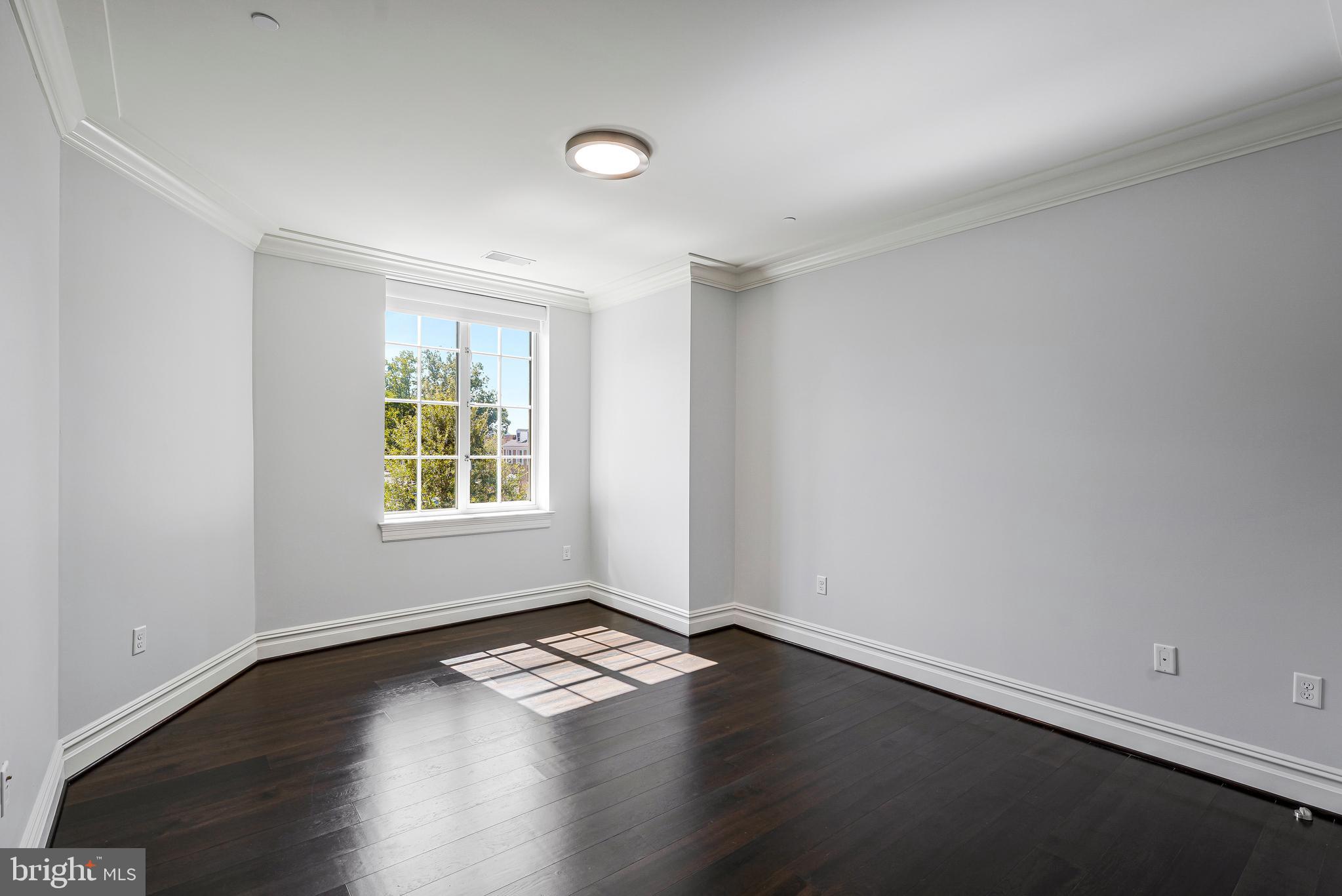 THE SIGNET - Residential