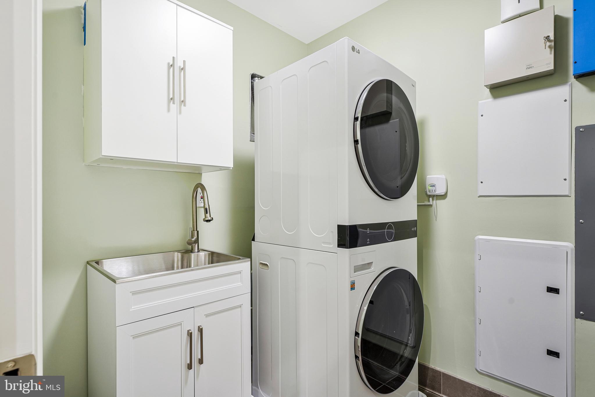 THE SIGNET - Residential