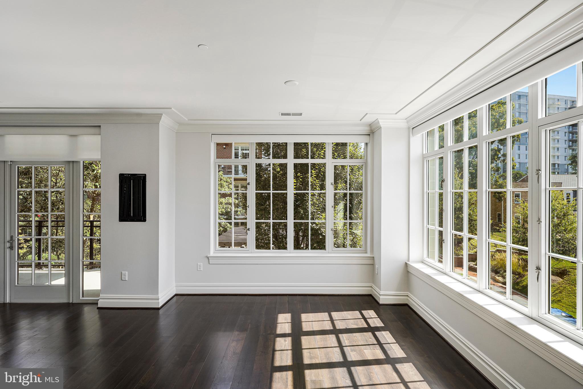 THE SIGNET - Residential