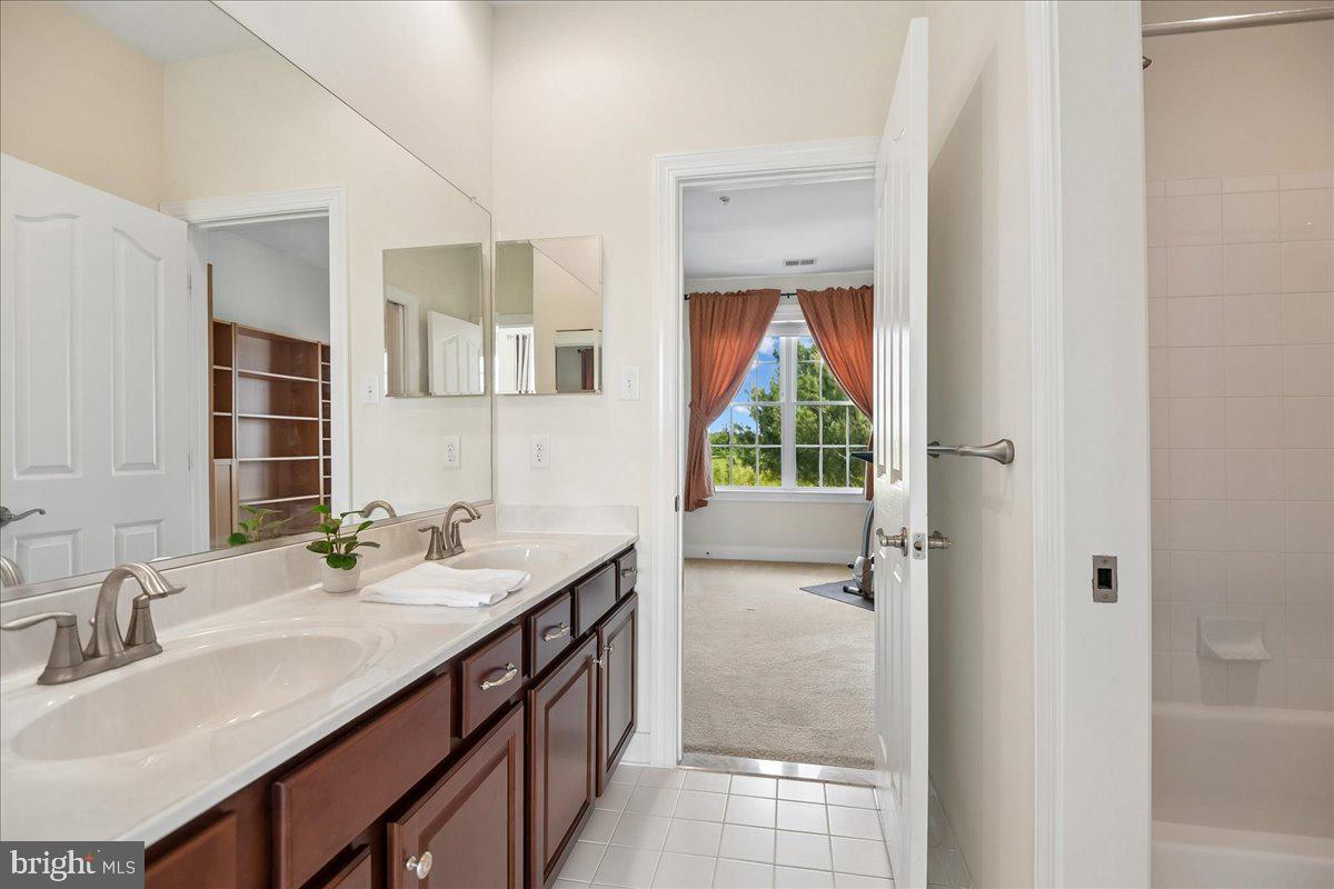 LAKESIDE FARMS - Residential