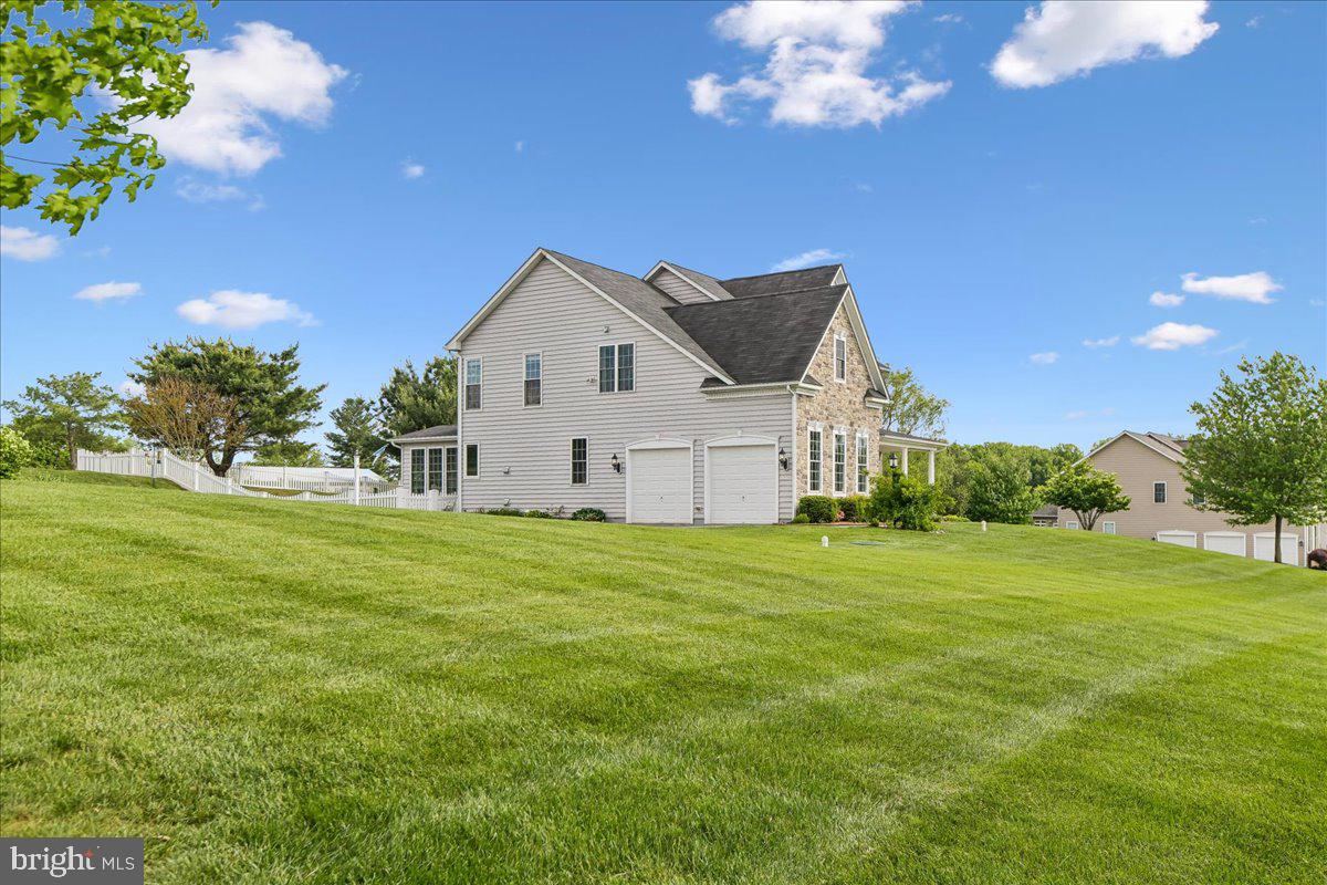 LAKESIDE FARMS - Residential